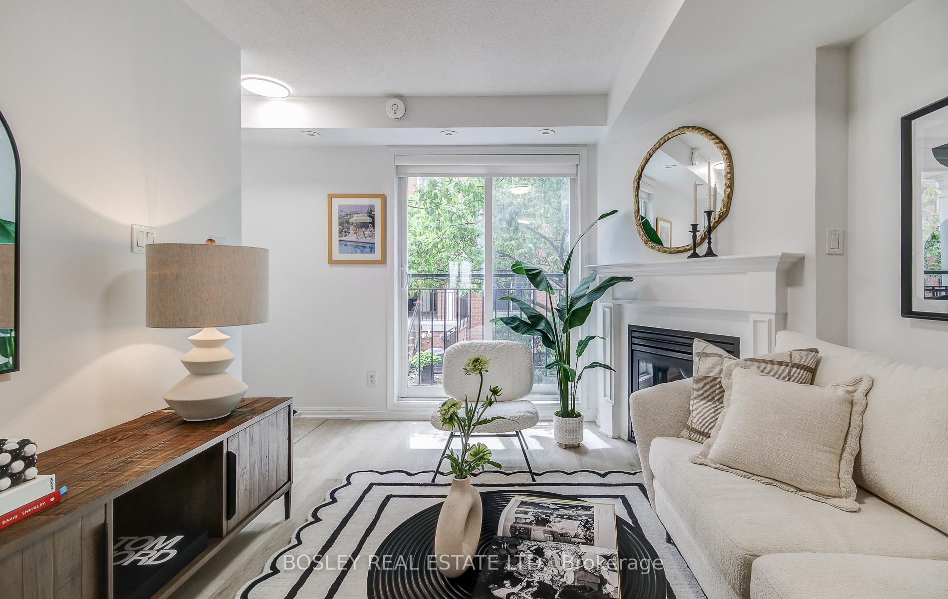 2 Bedrooms Condo at 18 Laidlaw, Toronto For sale