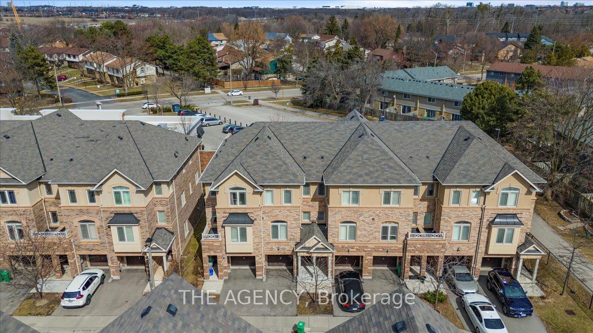 3 Bedrooms Condo at 6625 Falconer, Mississauga For sale