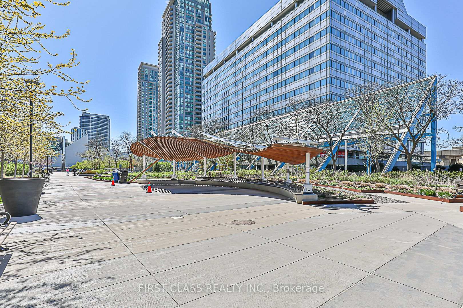 1 Bedroom Condo at 70 Town Centre, Toronto For sale
