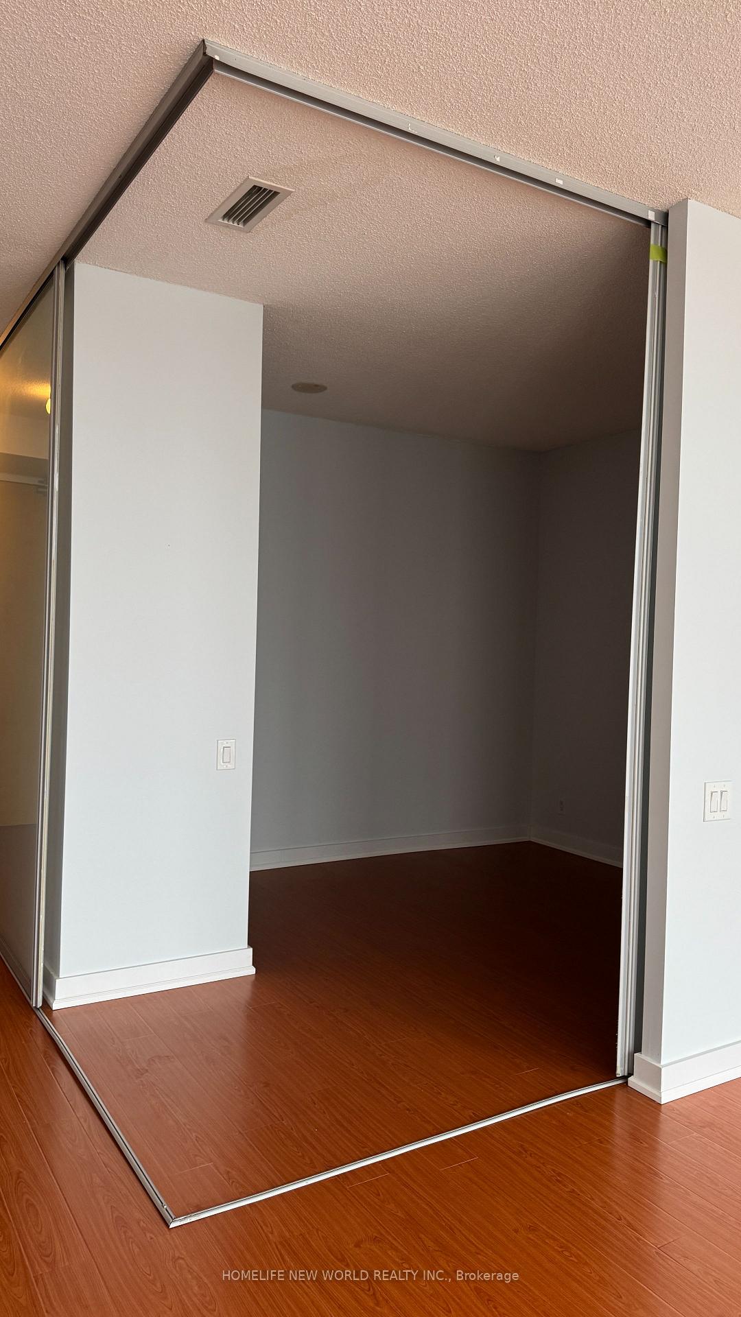 1 Bedroom Condo at 33 Mill,  Toronto For sale