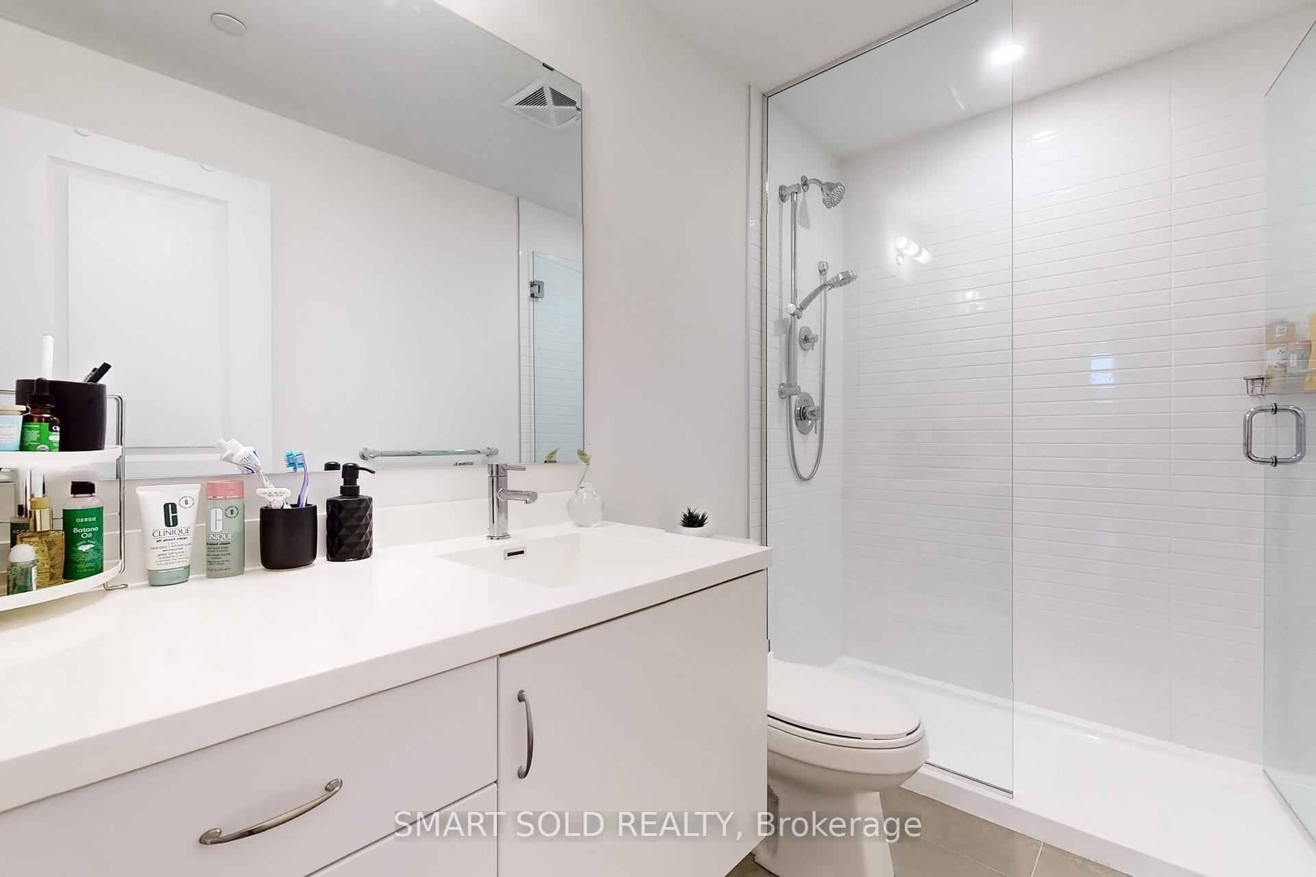 2 Bedrooms Condo at 3200 William Coltson, Oakville For sale