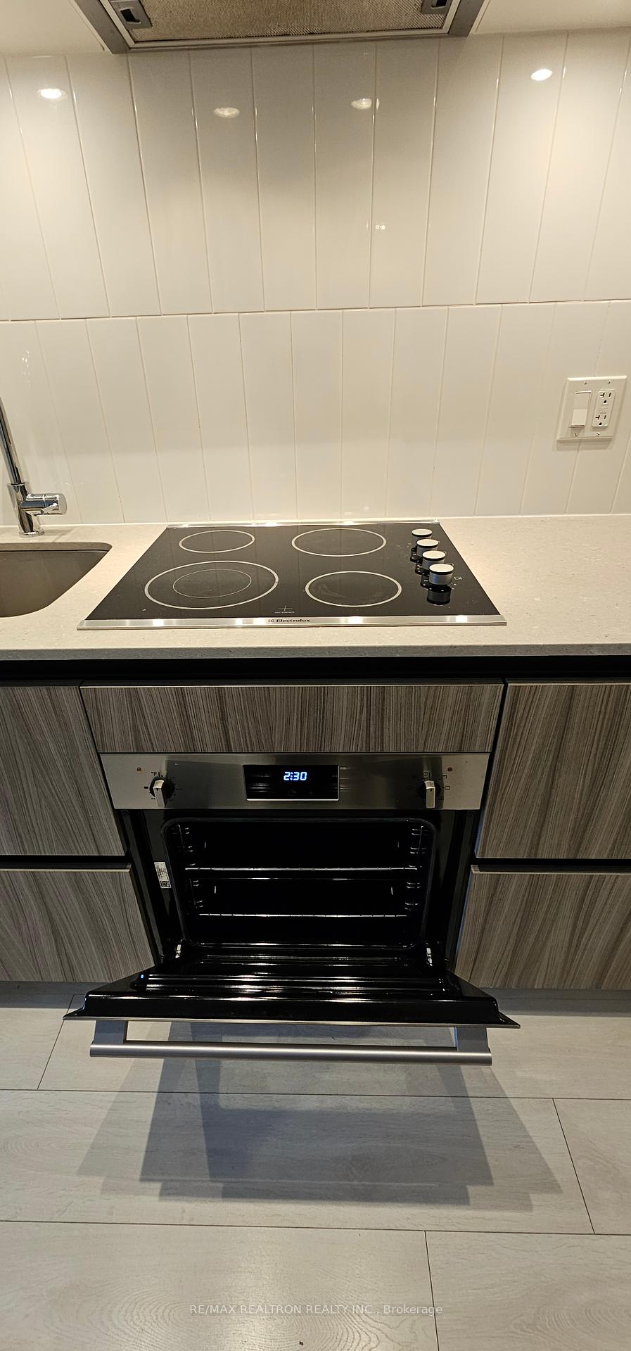 1 Bedroom Condo at 7950 Bathurst, Vaughan For sale