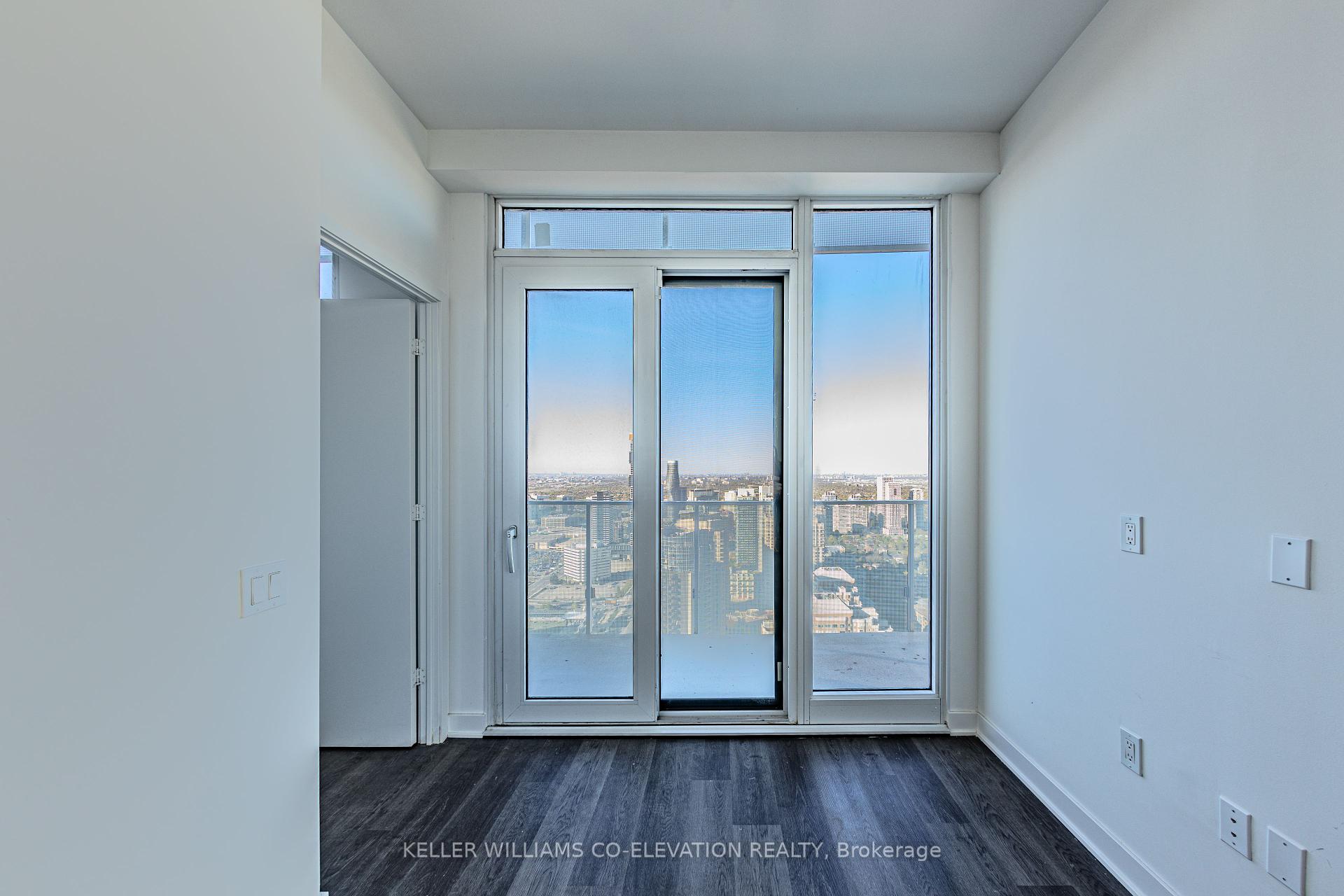 3 Bedrooms Condo at 3900 Confederation, Mississauga For sale