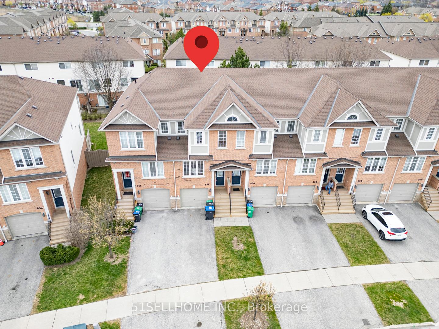 4 Bedrooms Condo at 858 Scollard,  Mississauga For sale
