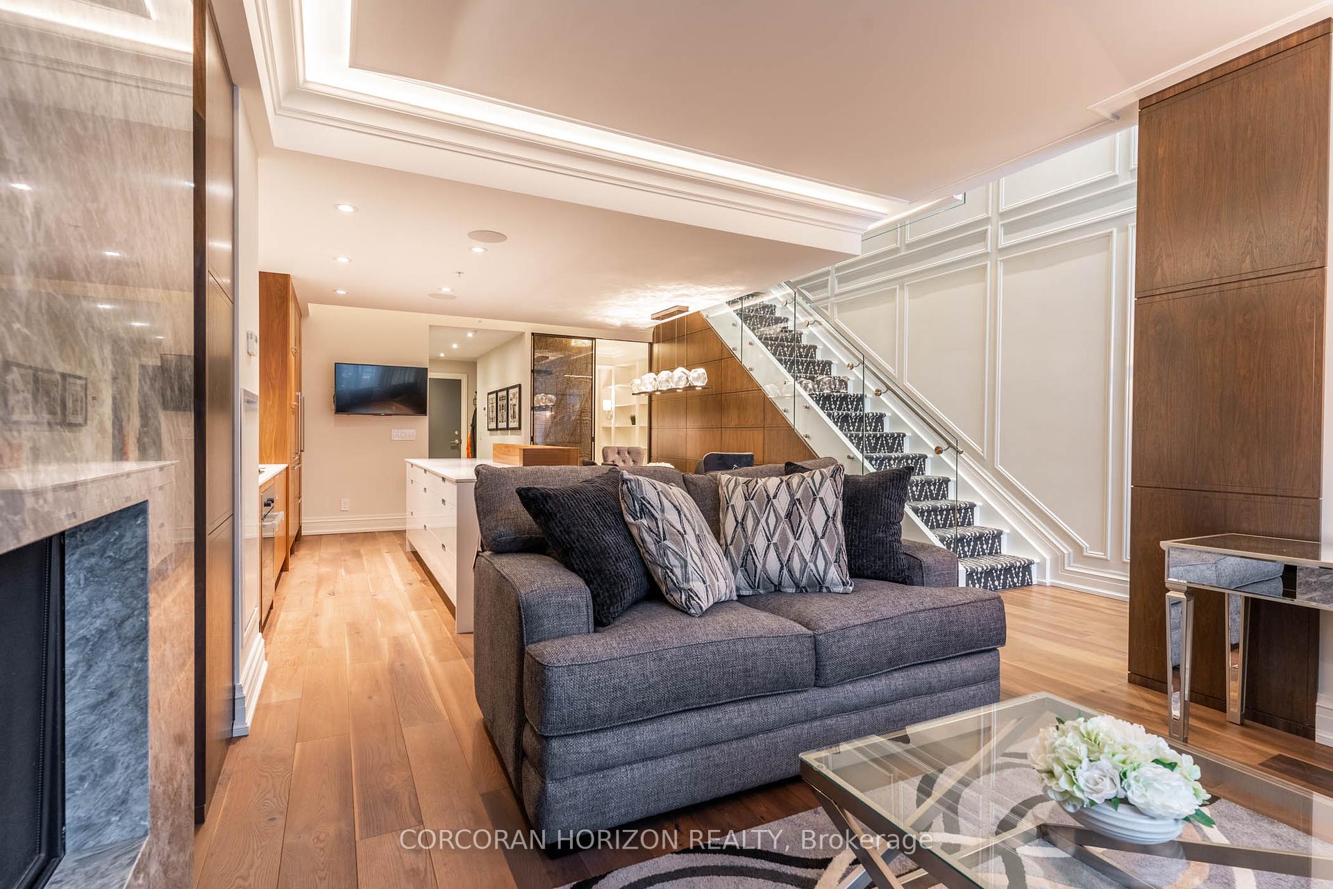 4 Bedrooms Condo at 30 Nelson, Toronto For sale