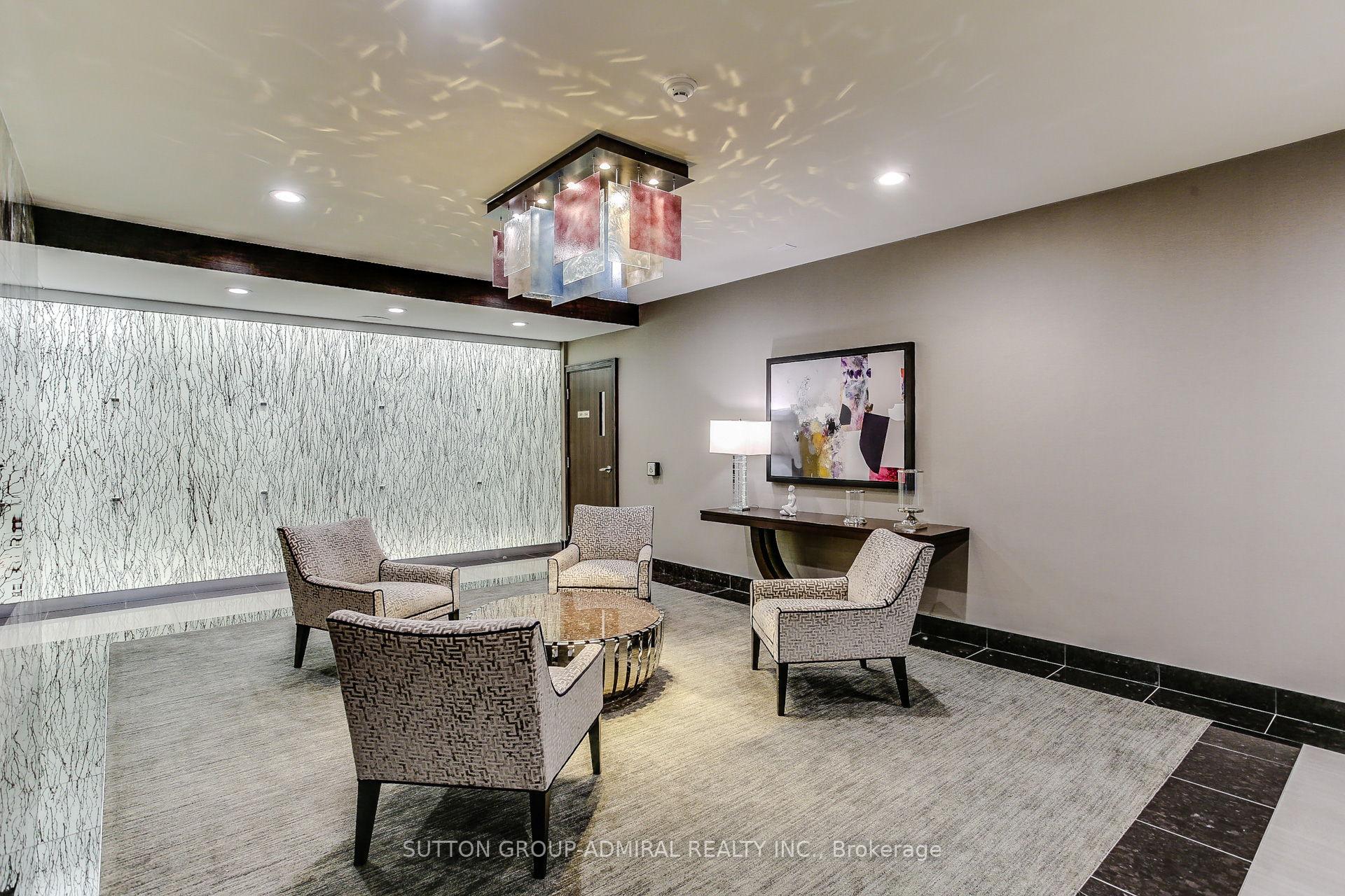 2 Bedrooms Condo at 7601 Bathurst, Vaughan For sale