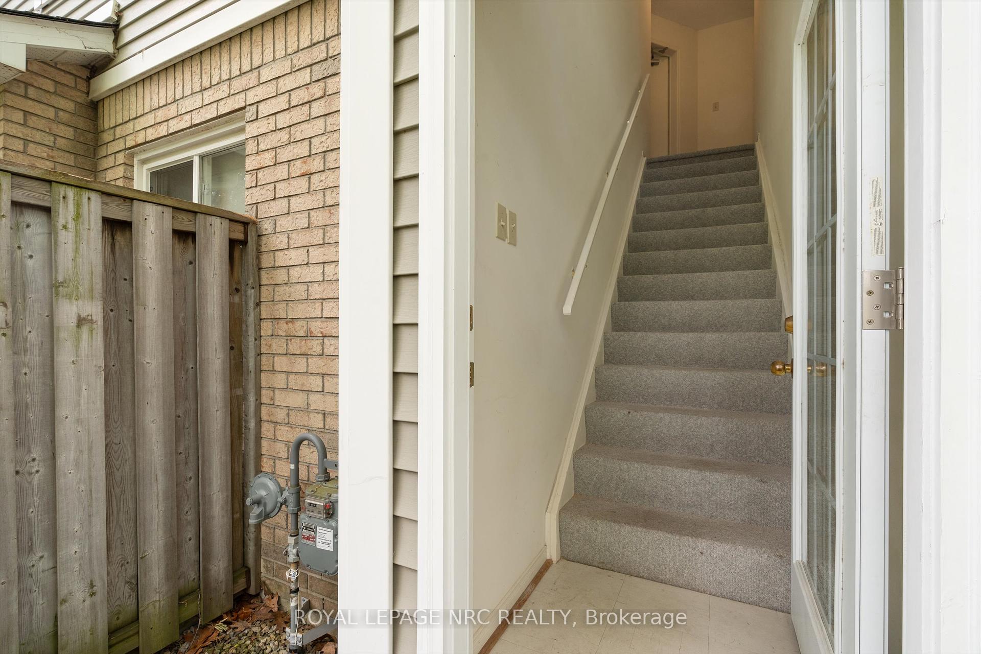 2 Bedrooms Condo at 2530 Northhampton, Burlington For sale