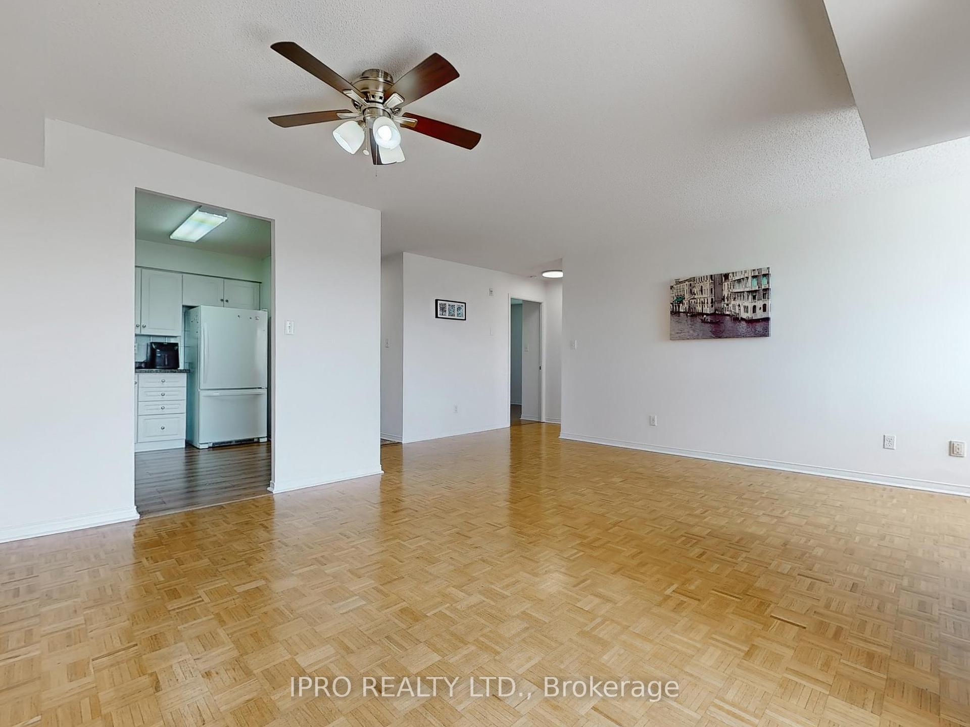 2 Bedrooms Condo at 32 Tannery, Mississauga For sale
