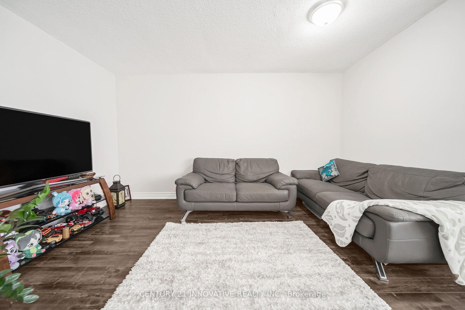 2 Bedrooms Condo at 100 Wingarden, Toronto For sale