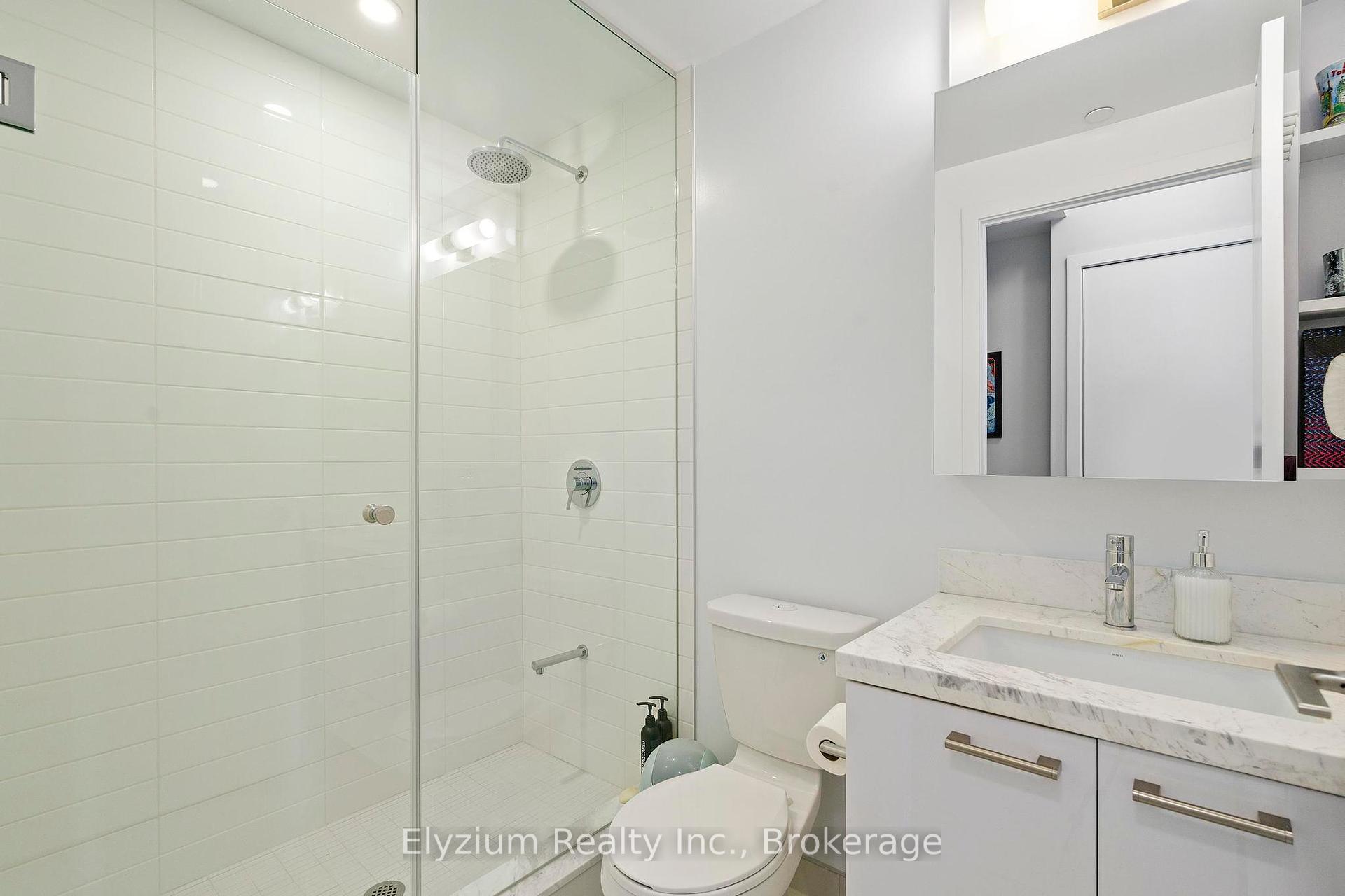 2 Bedrooms Condo at 2221 Yonge, Toronto For sale