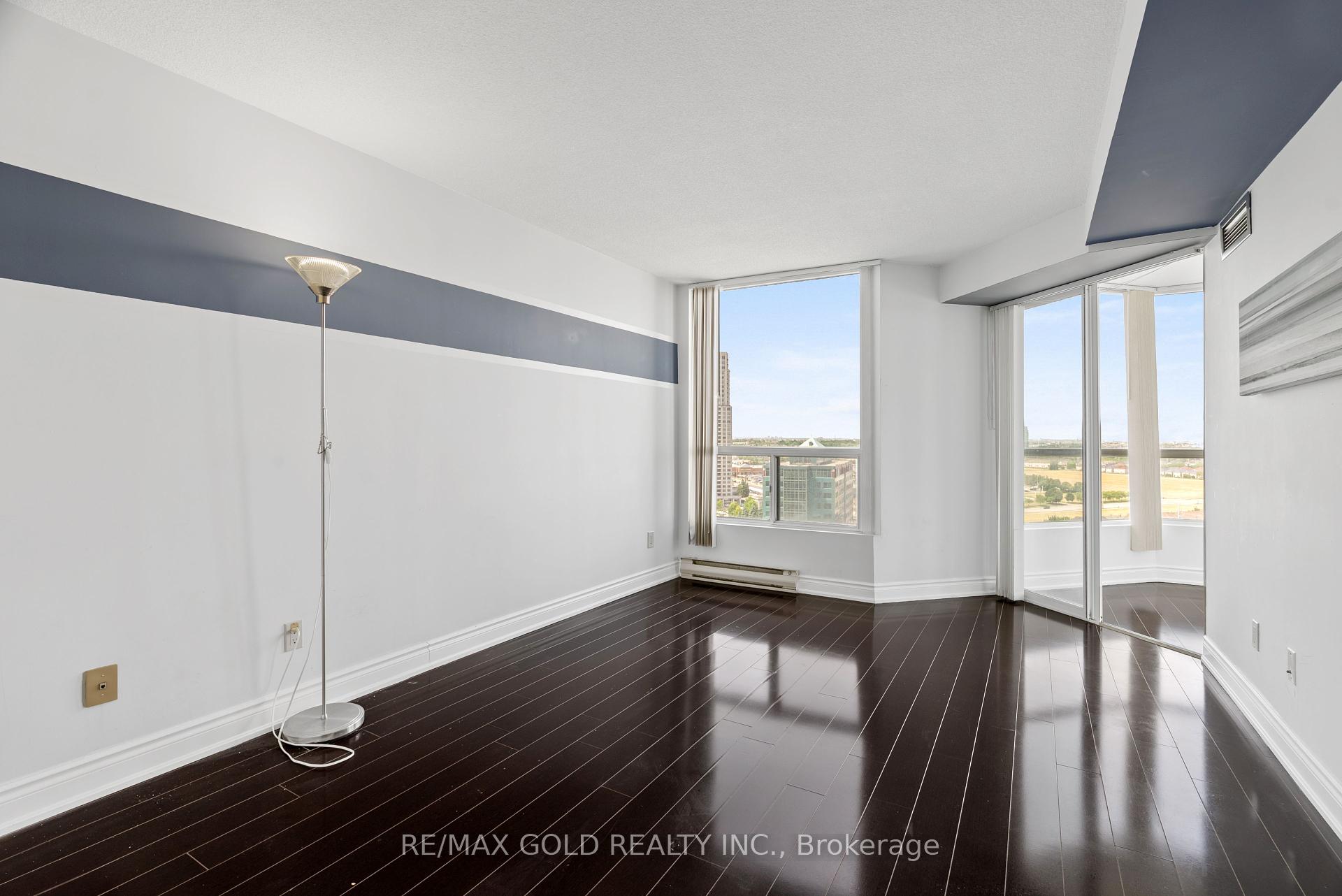 3 Bedrooms Condo at 4460 Tucana, Mississauga For sale