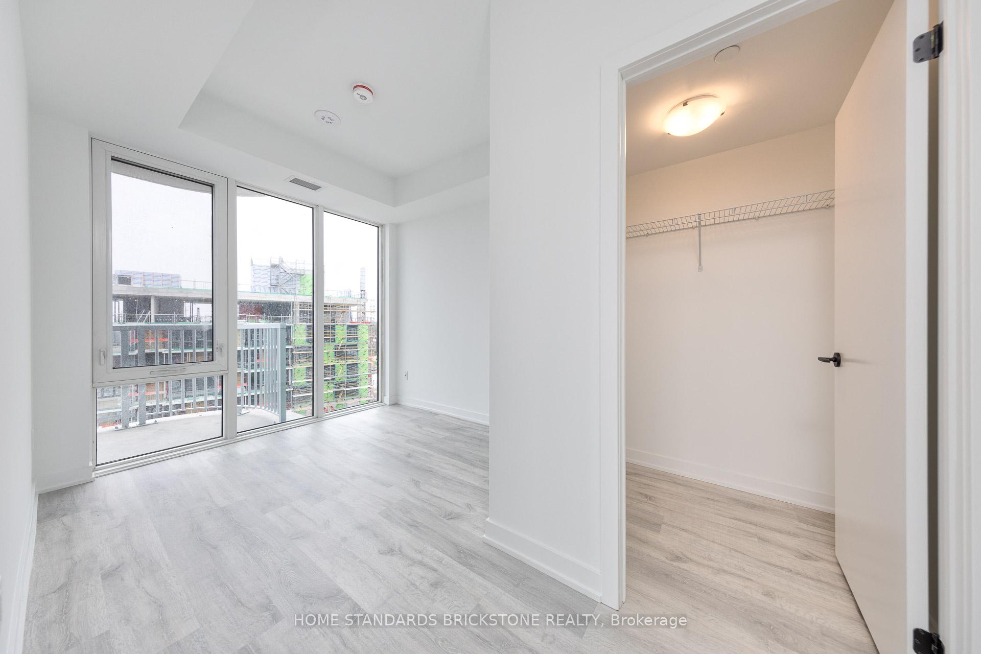 3 Bedrooms Condo at 220 Missinnihe, Mississauga For sale