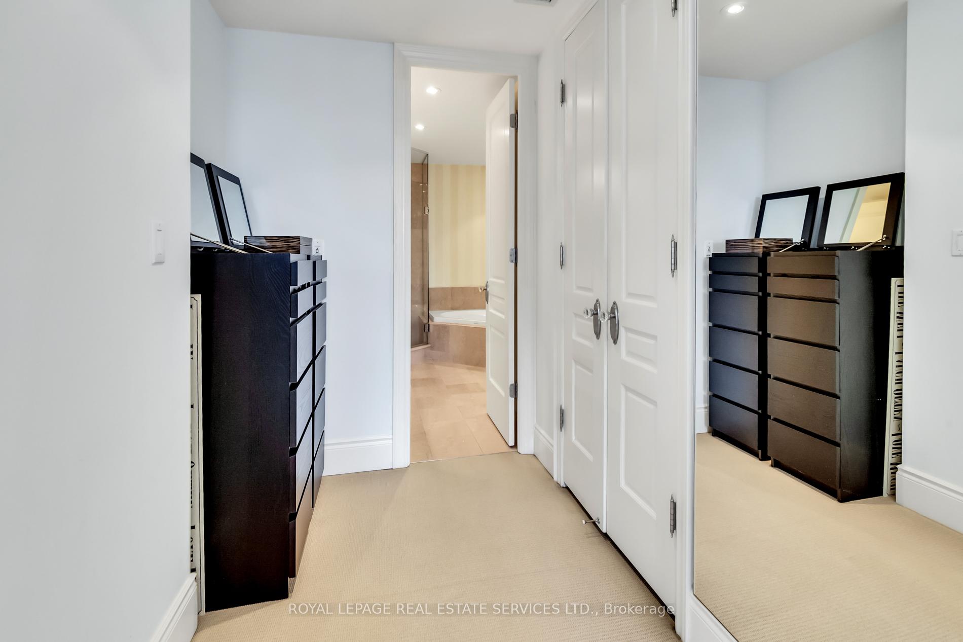 3 Bedrooms Condo at 10 Bellair, Toronto For sale