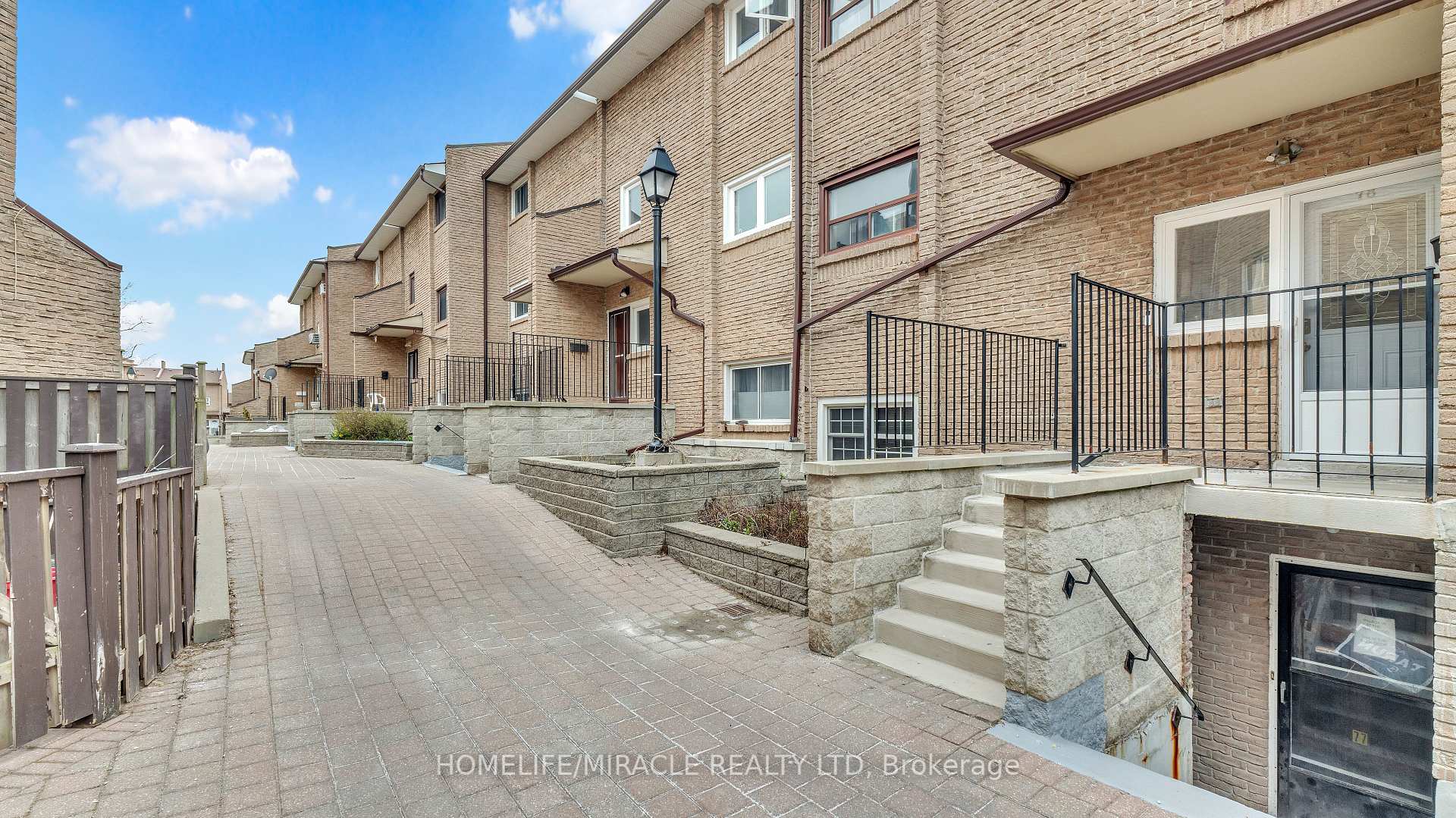 3 Bedrooms Condo at 91 Muir, Toronto For sale