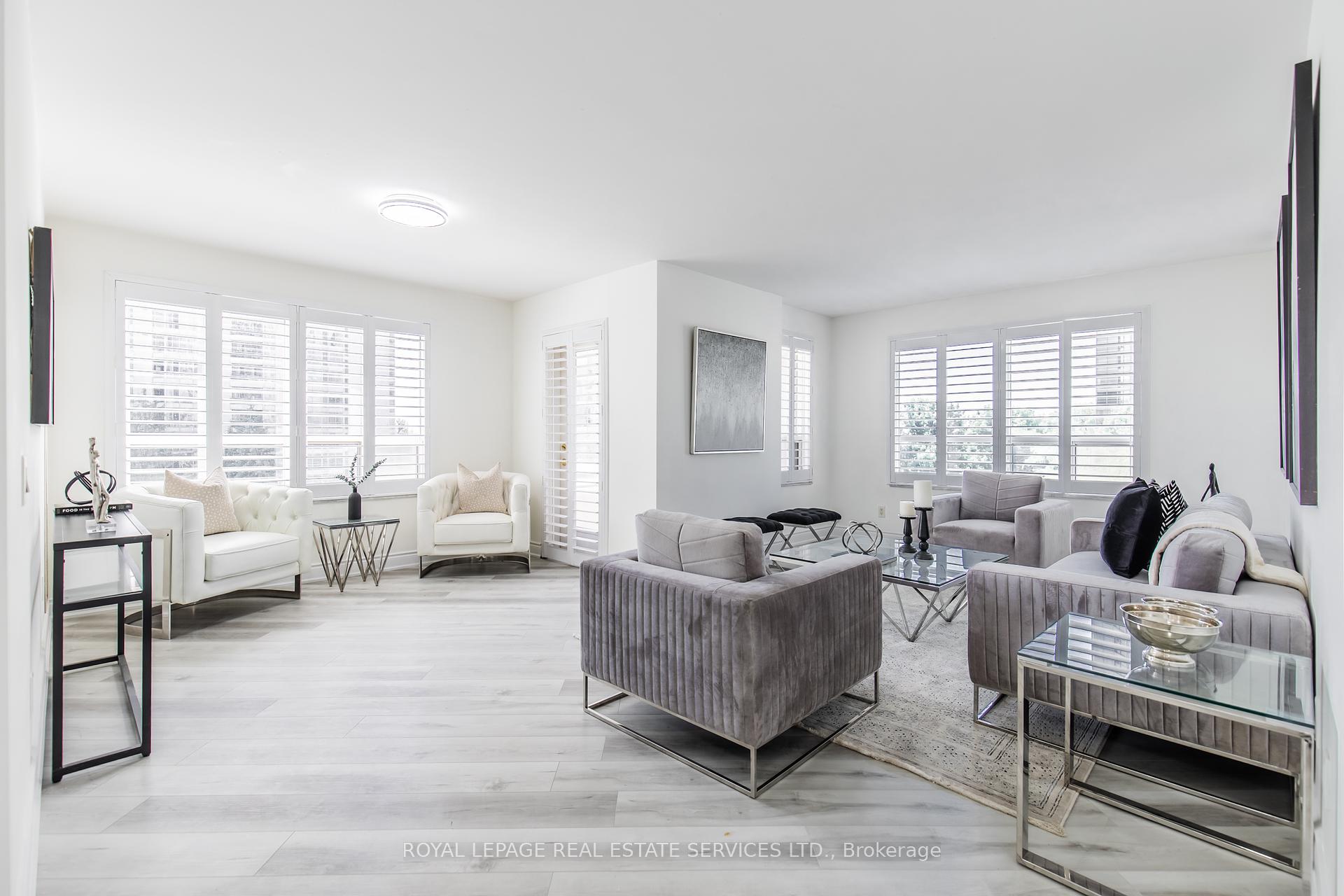 3 Bedrooms Condo at 25 Kingsbridge Garden, Mississauga For sale