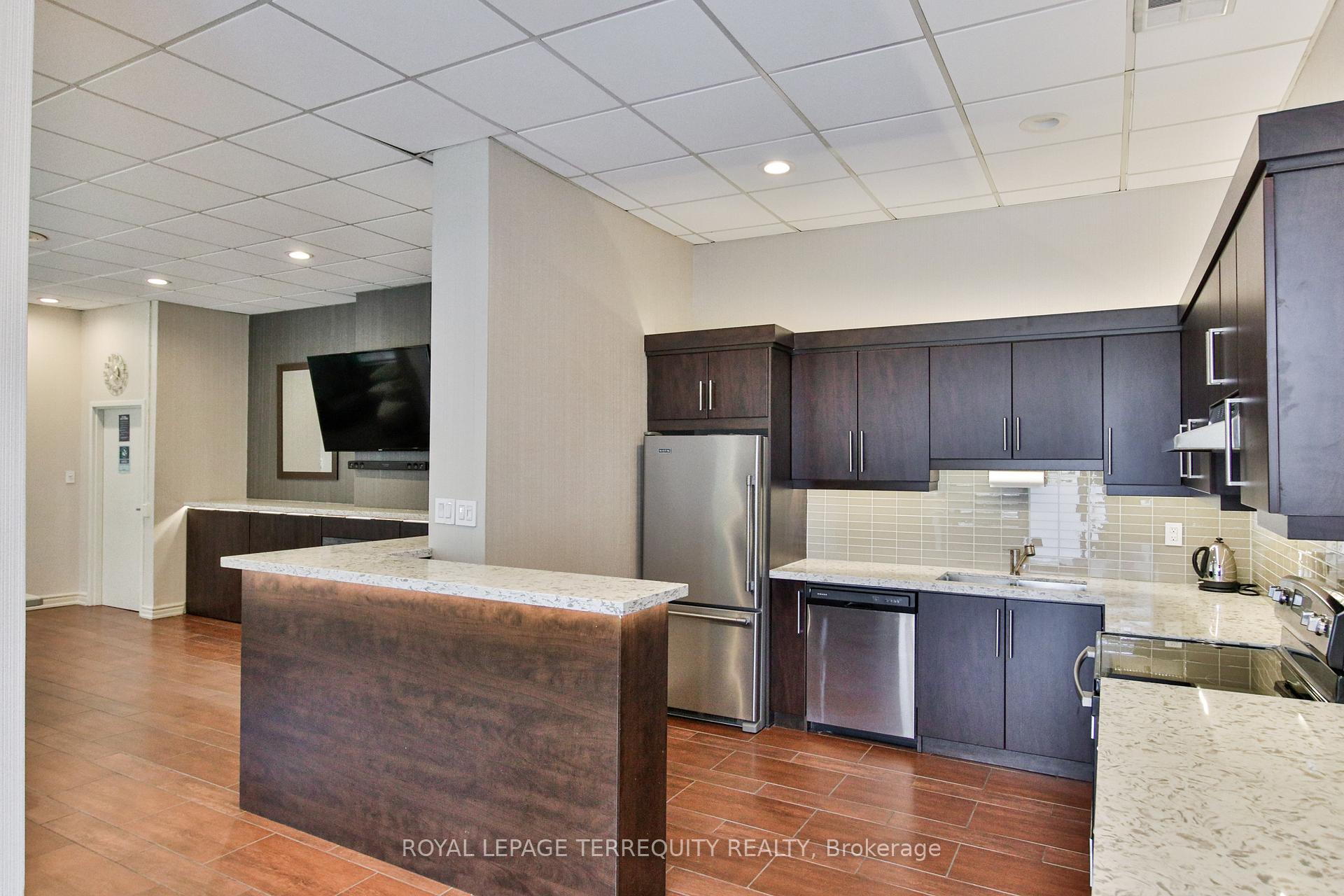 2 Bedrooms Condo at 75 Wynford Heights, Toronto For sale
