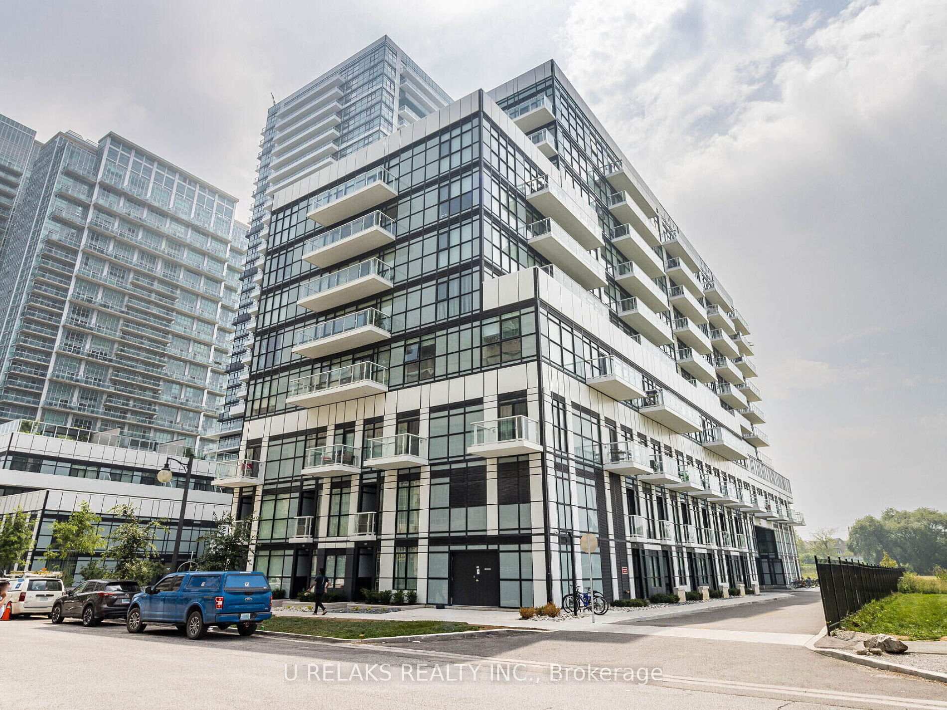 2 Bedrooms Condo at 251 Manitoba,  Toronto For sale