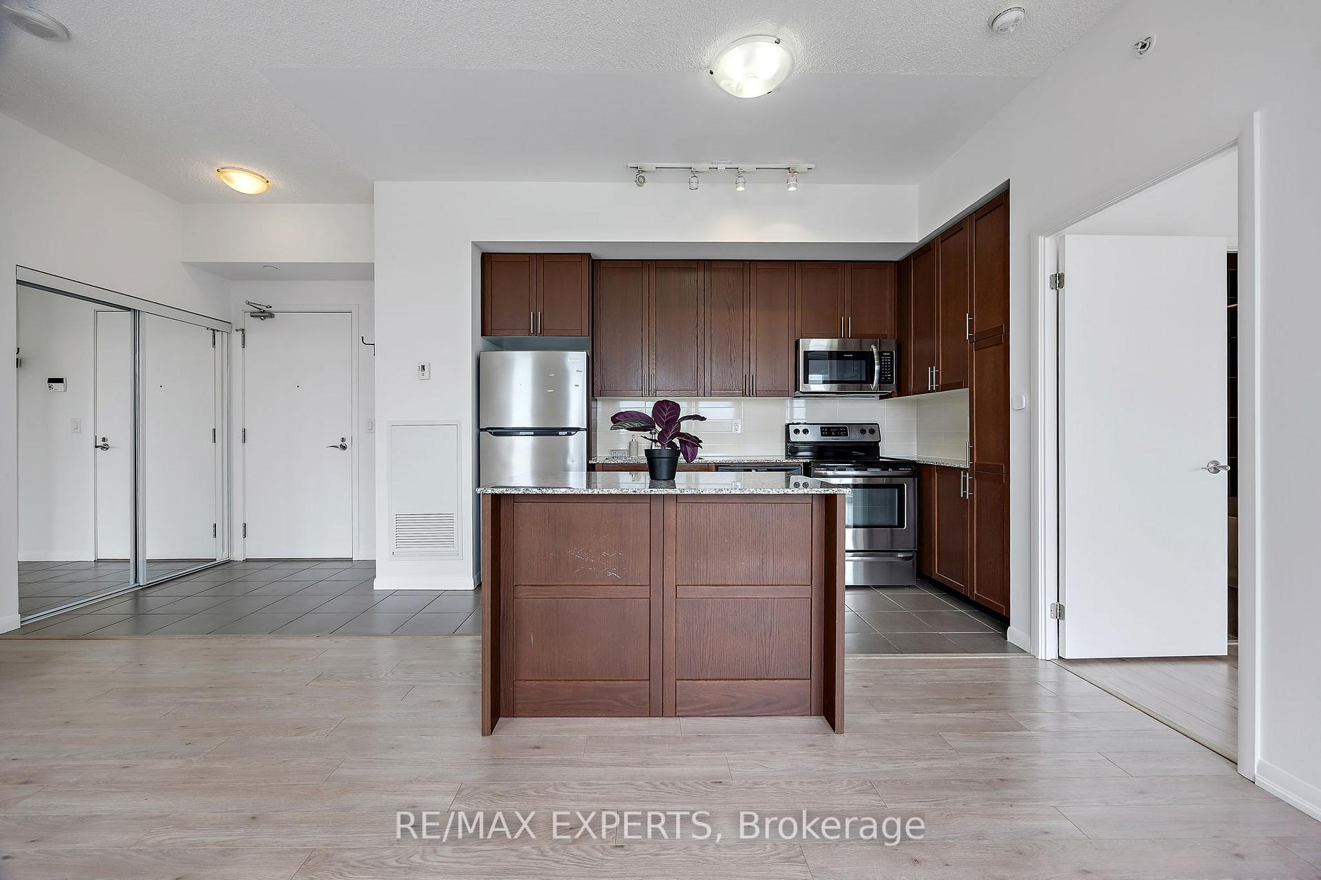 3 Bedrooms Condo at 36 Via Bagnato, Toronto For sale