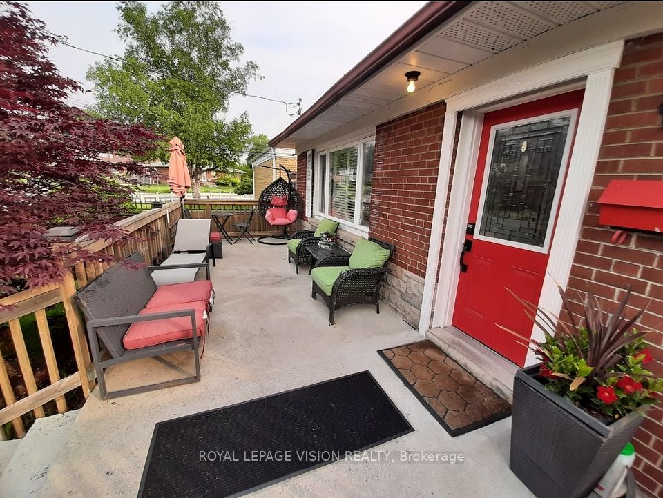 52 Ellendale Drive, Toronto, ON M1P 1N5