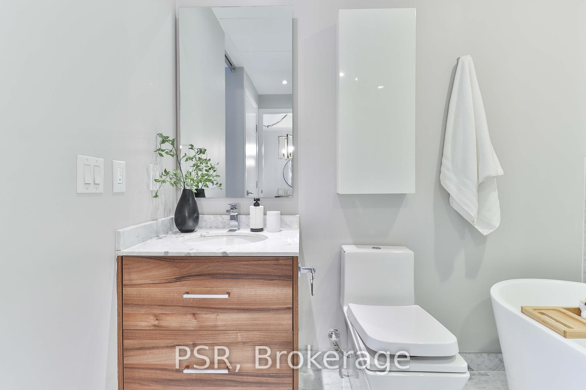 2 Bedrooms Condo at 488 University Ave, Toronto For sale