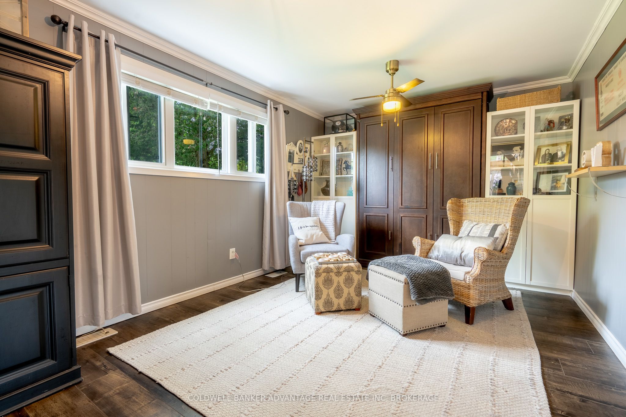 4504 Queensway Gardens N