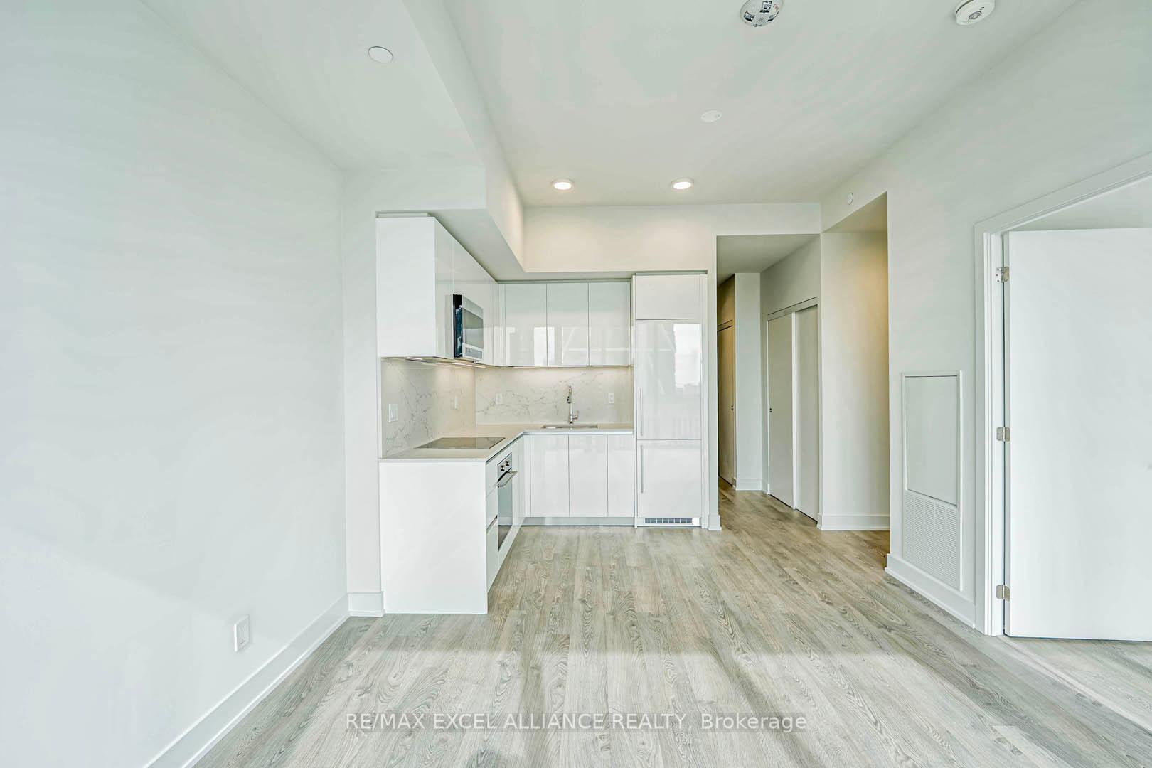 2 Bedrooms Condo at 8 Cumberland,  Toronto For sale