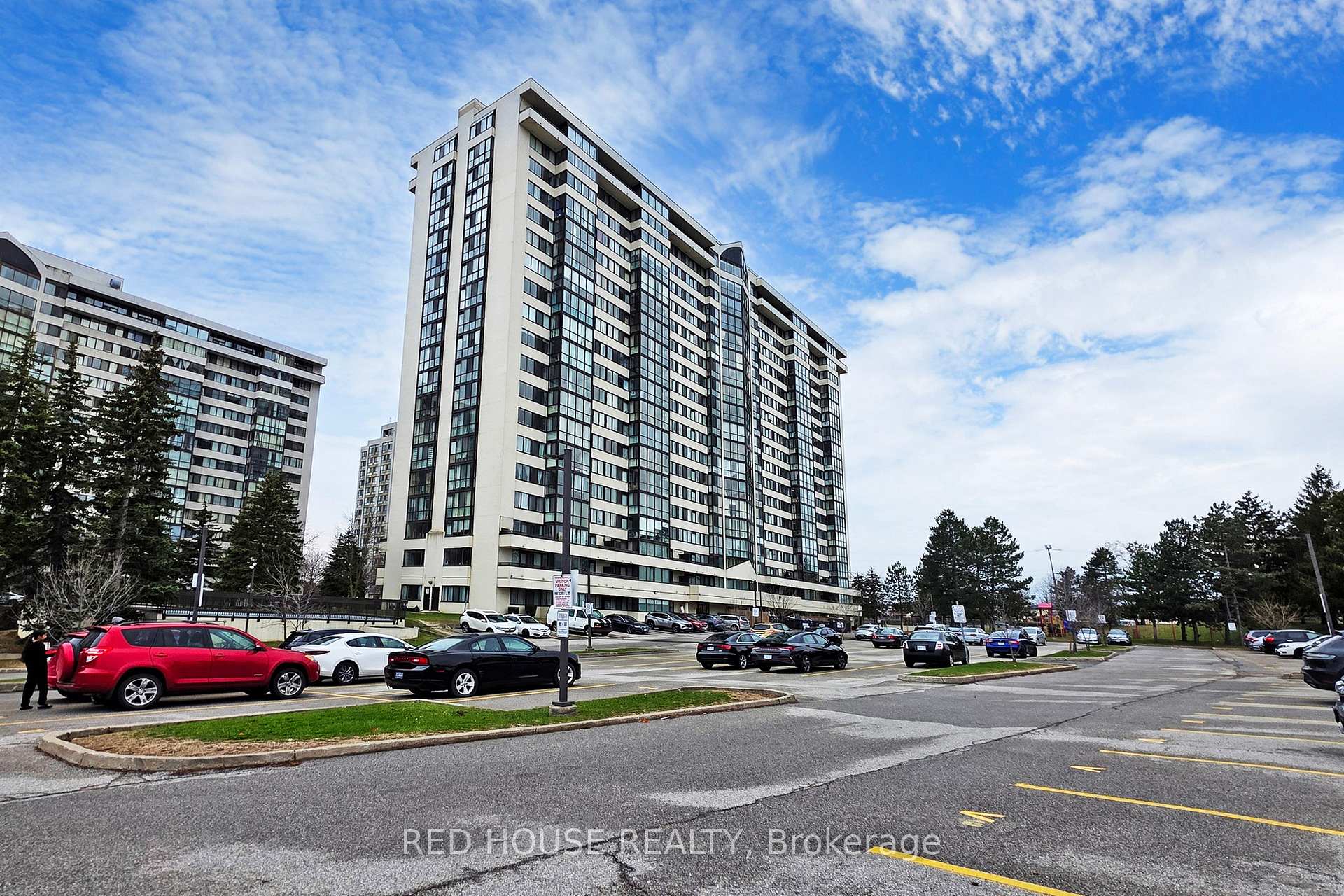 2 Bedrooms Condo at 10 Markbrook,  Toronto For sale