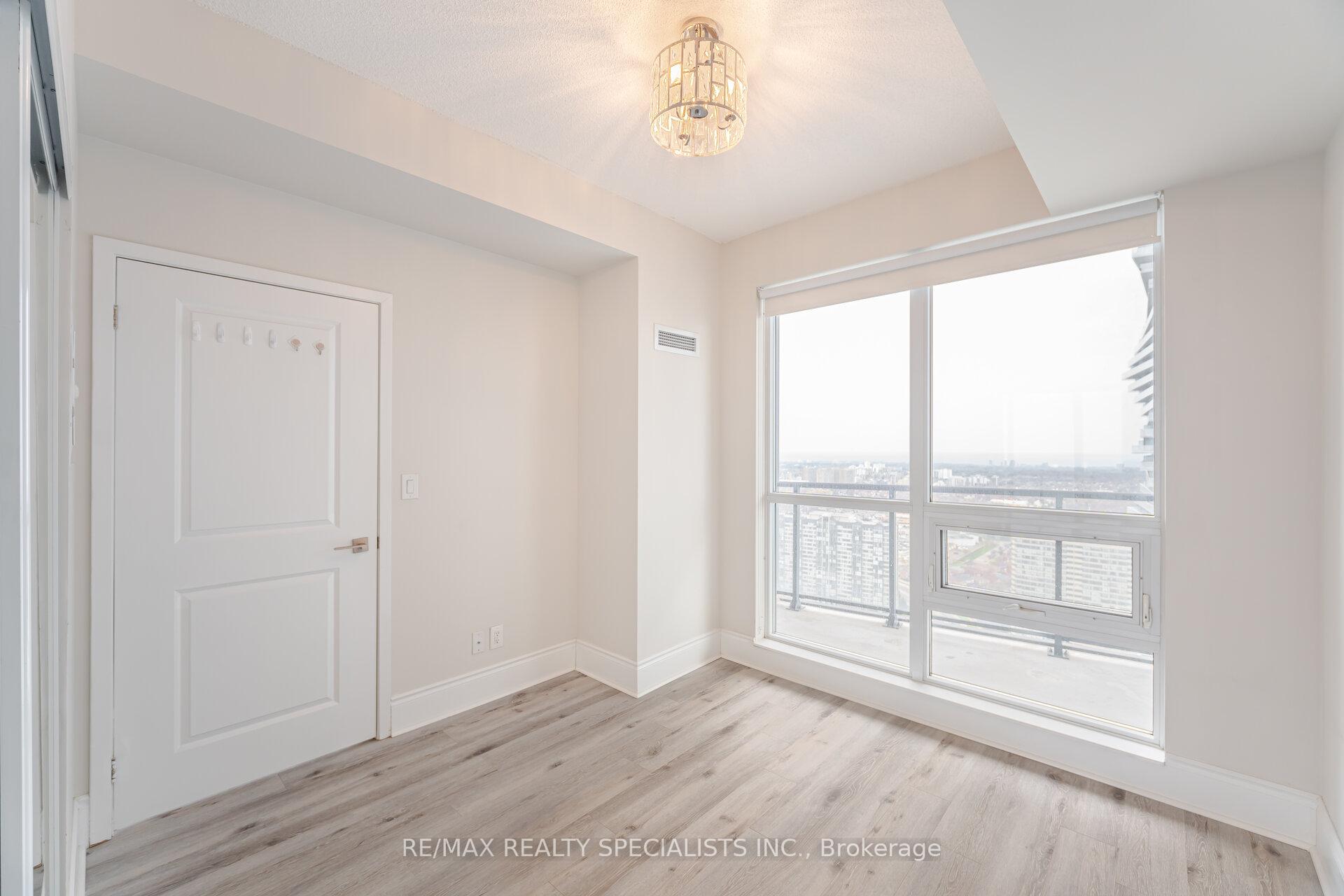 2 Bedrooms Condo at 510 Curran,  Mississauga For sale