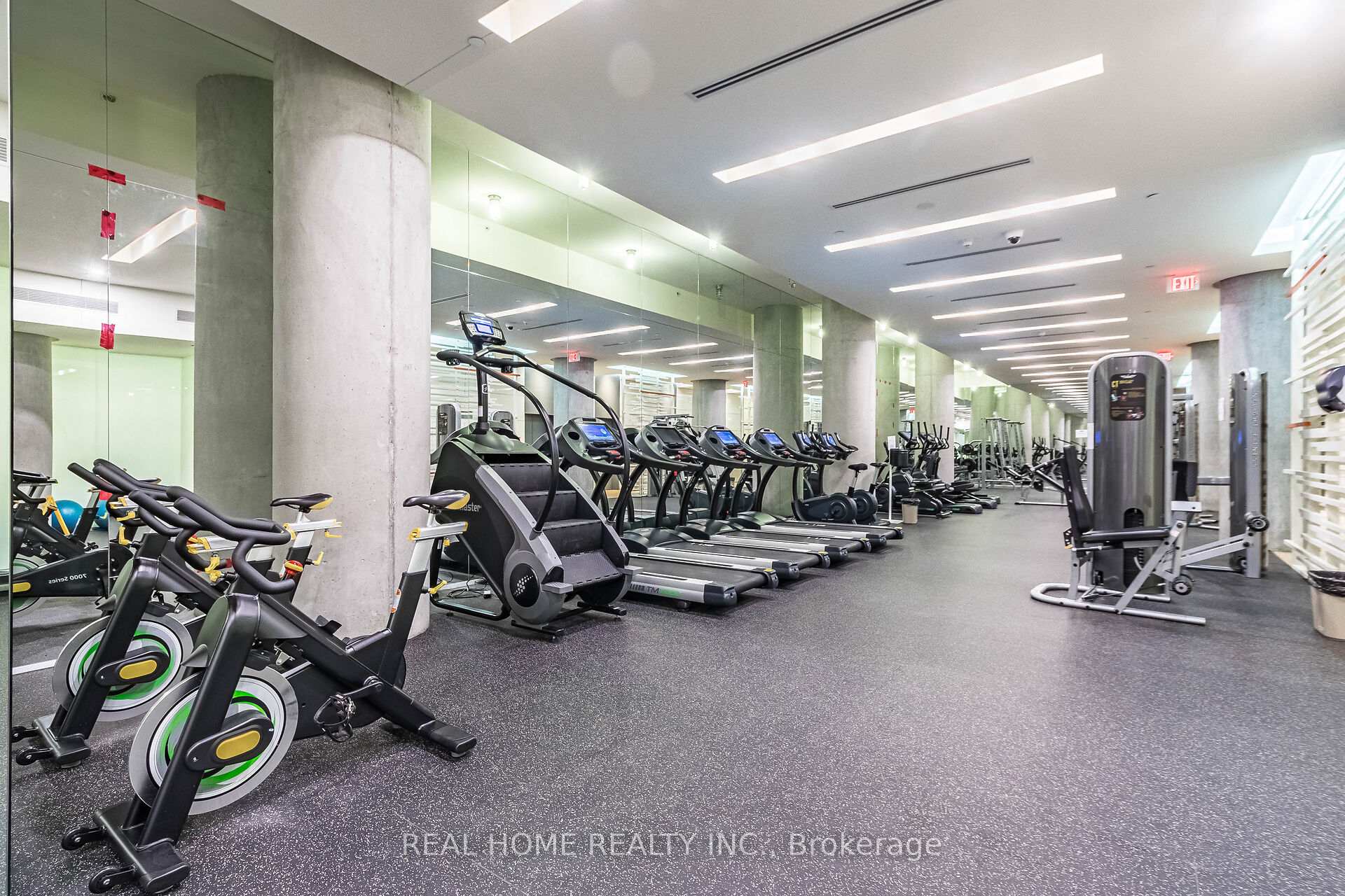 2 Bedrooms Condo at 15 Grenville,  Toronto For sale