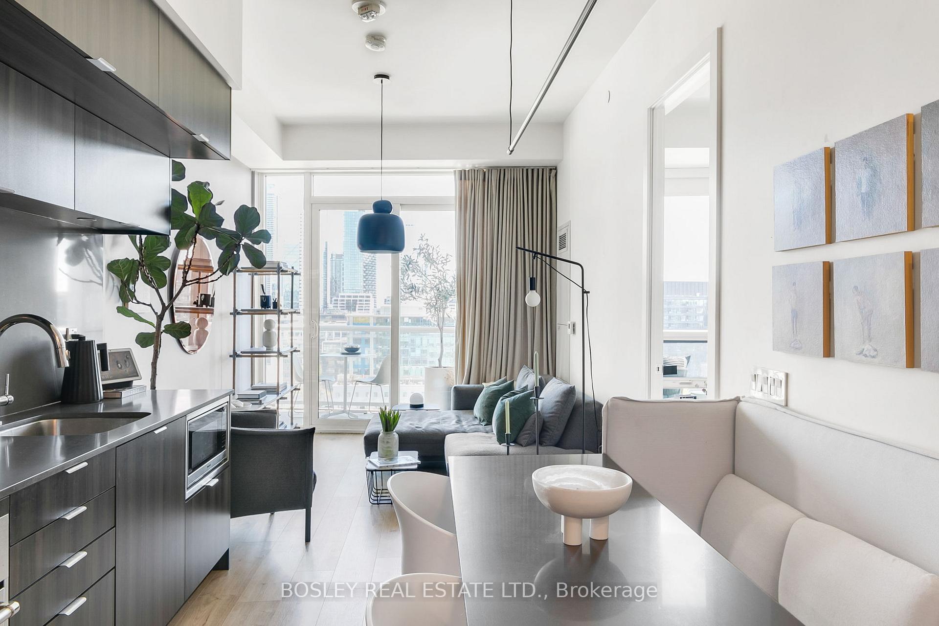 2 Bedrooms Condo at 80 Vanauley, Toronto For sale