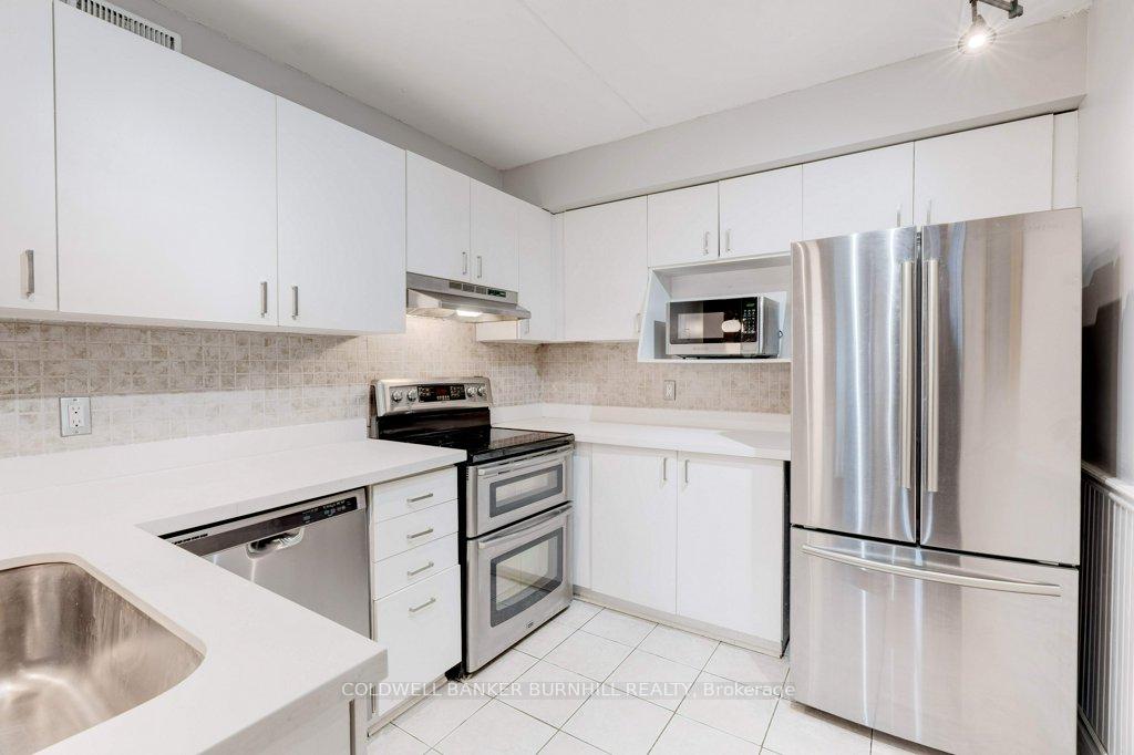 2 Bedrooms Condo at 2040 Cleaver,  Burlington For sale