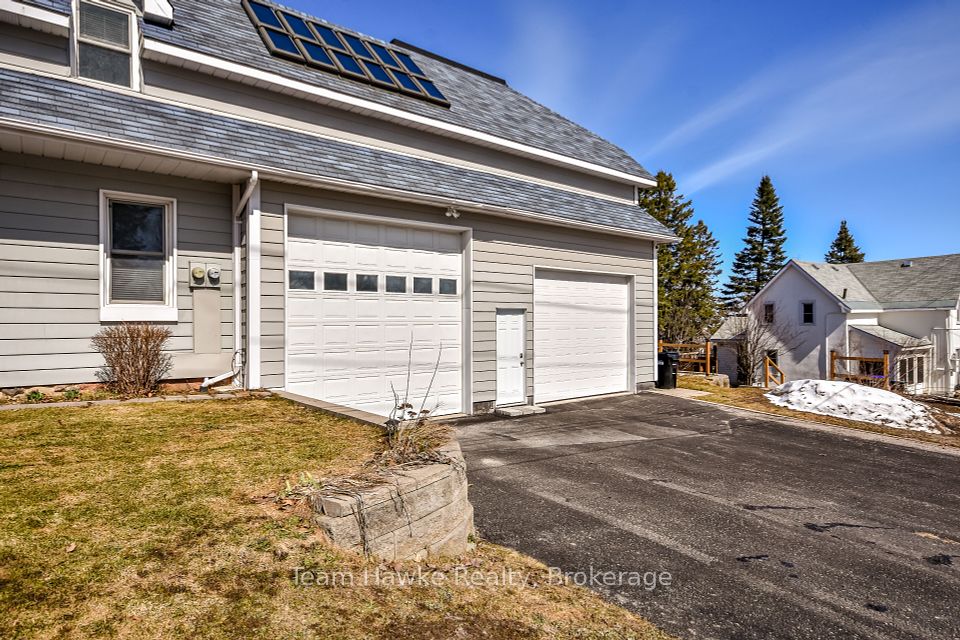 183 Lindsay Street, Midland, ON L4R 2T7