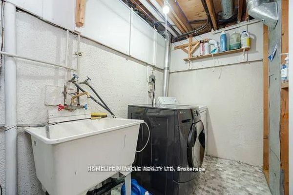 4 Bedrooms Condo at 7080 Copenhagen, Mississauga For sale