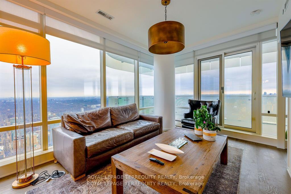 2 Bedrooms Condo at 1 Bloor, Toronto For sale
