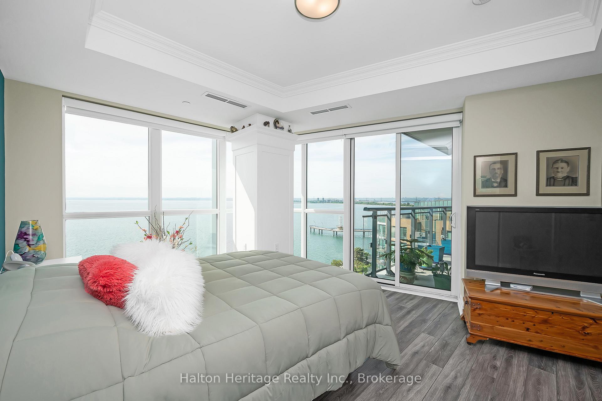 2 Bedrooms Condo at 2060 Lakeshore, Burlington For sale
