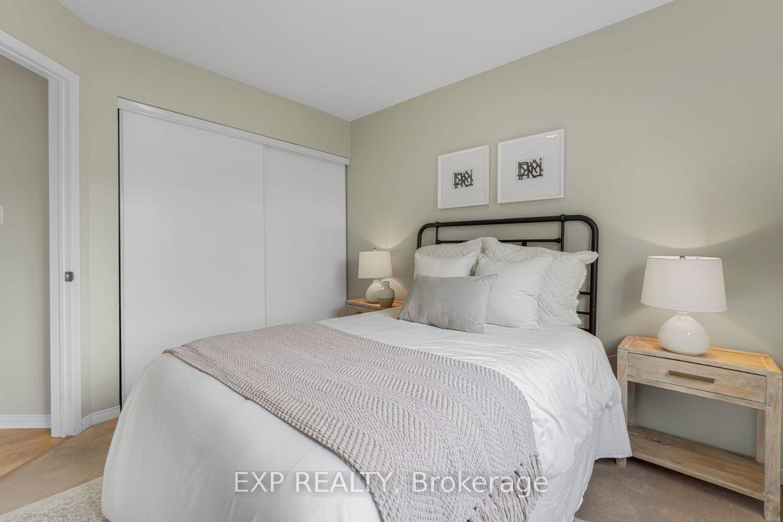 3 Bedrooms Condo at 1489 Heritage, Oakville For sale