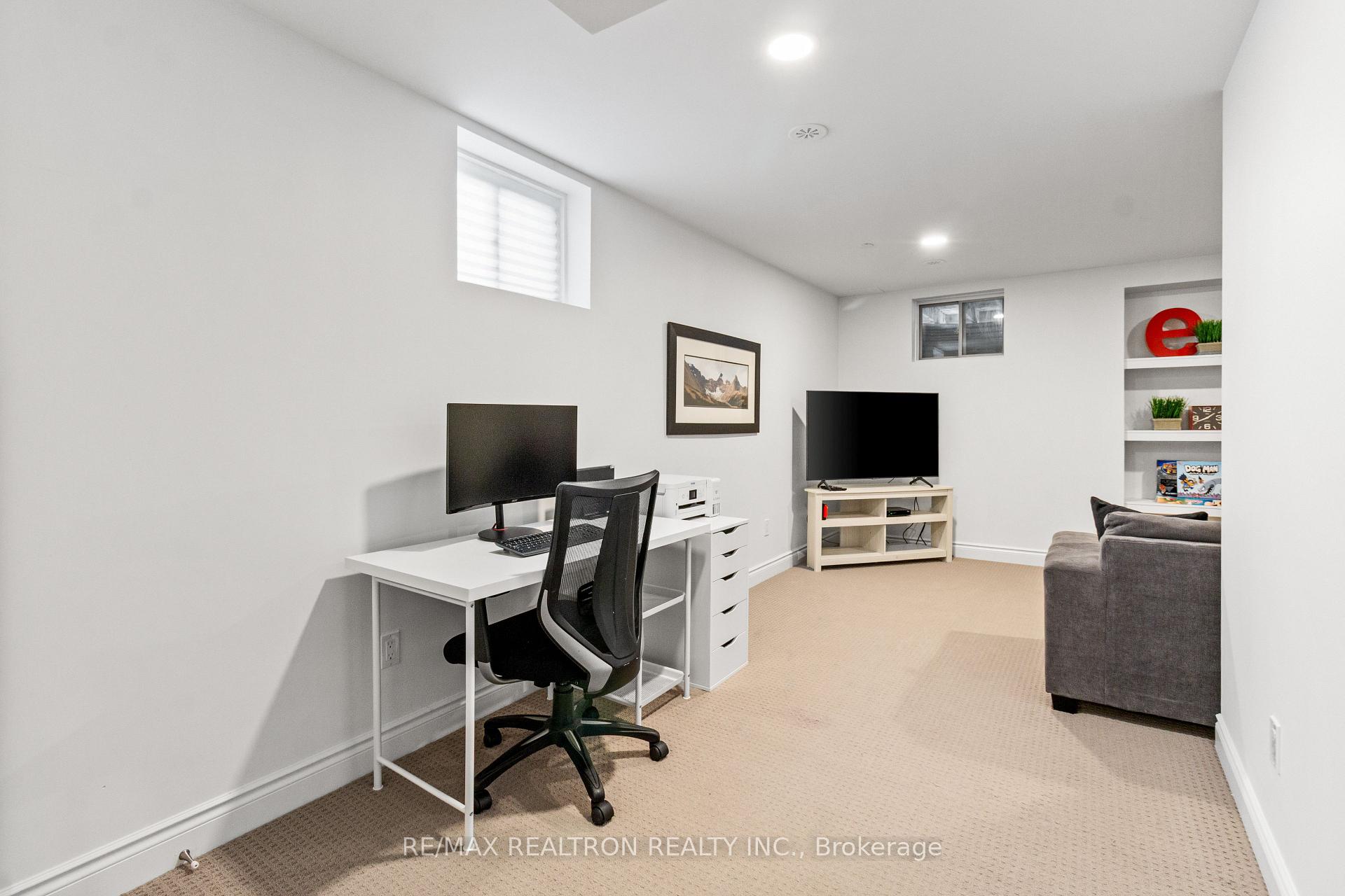 4 Bedrooms Condo at 1331 Major Mackenzie, Vaughan For sale