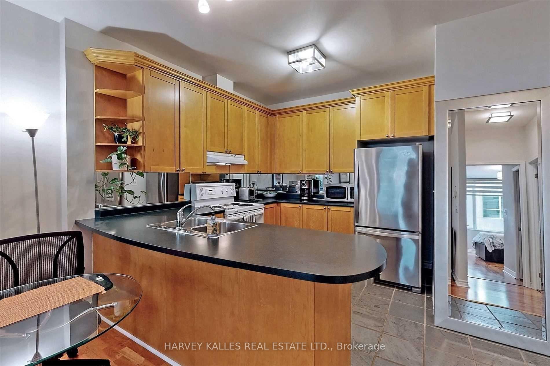 980 Yonge Street 214