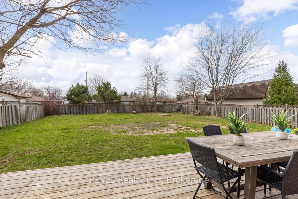 8042 Oakridge Drive