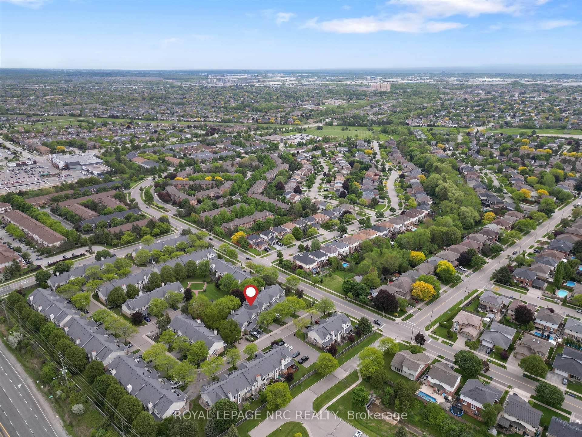 2 Bedrooms Condo at 2530 Northhampton, Burlington For sale