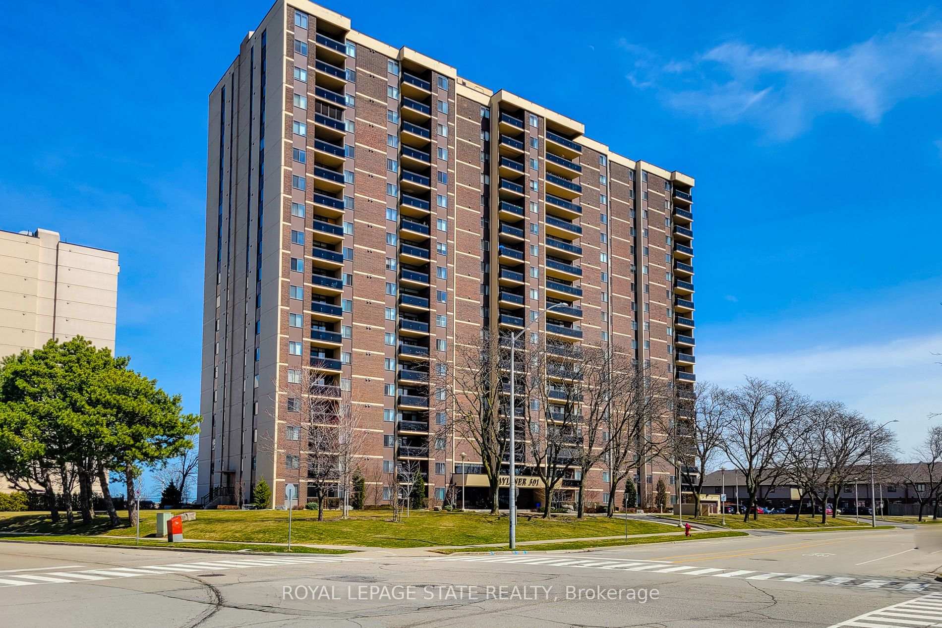3 Bedrooms Condo at 301 Frances, Hamilton For sale