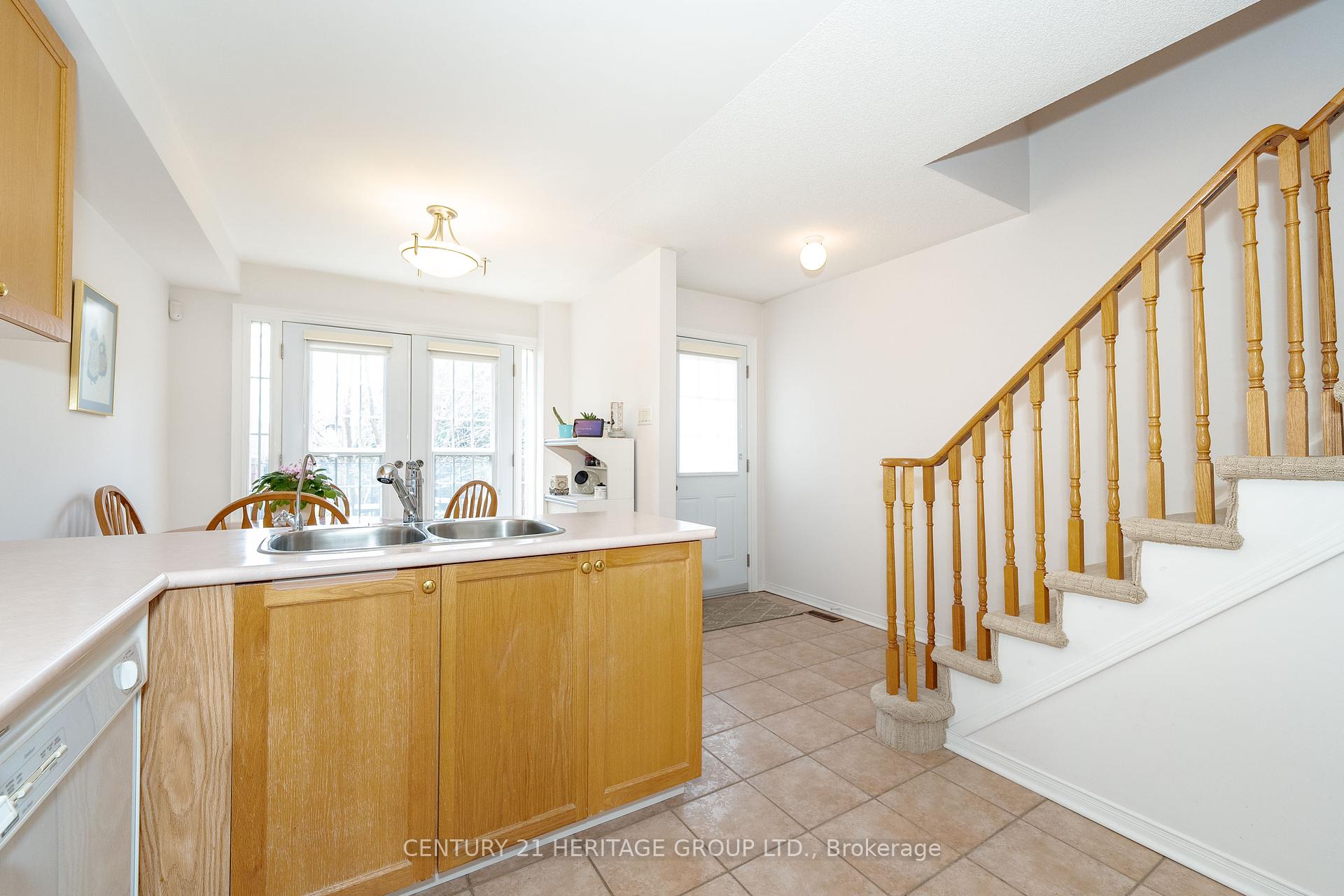 3 Bedrooms Condo at 124 Rory,  Toronto For sale