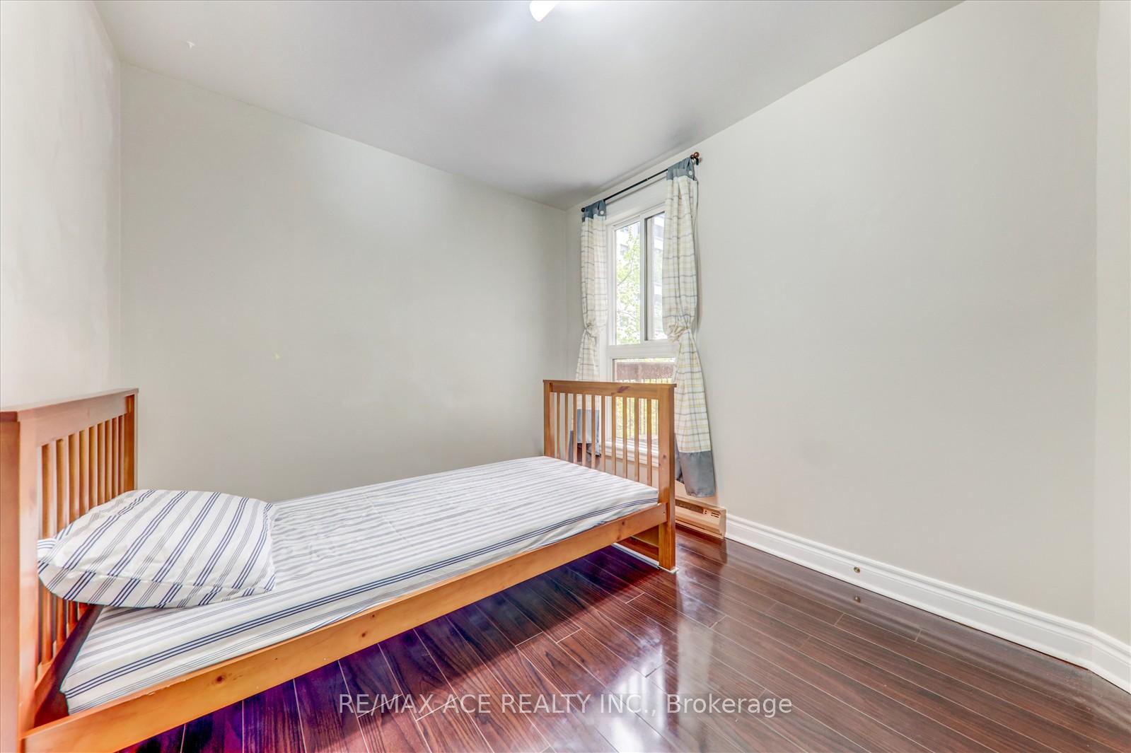 3 Bedrooms Condo at 100 Mornelle, Toronto For sale