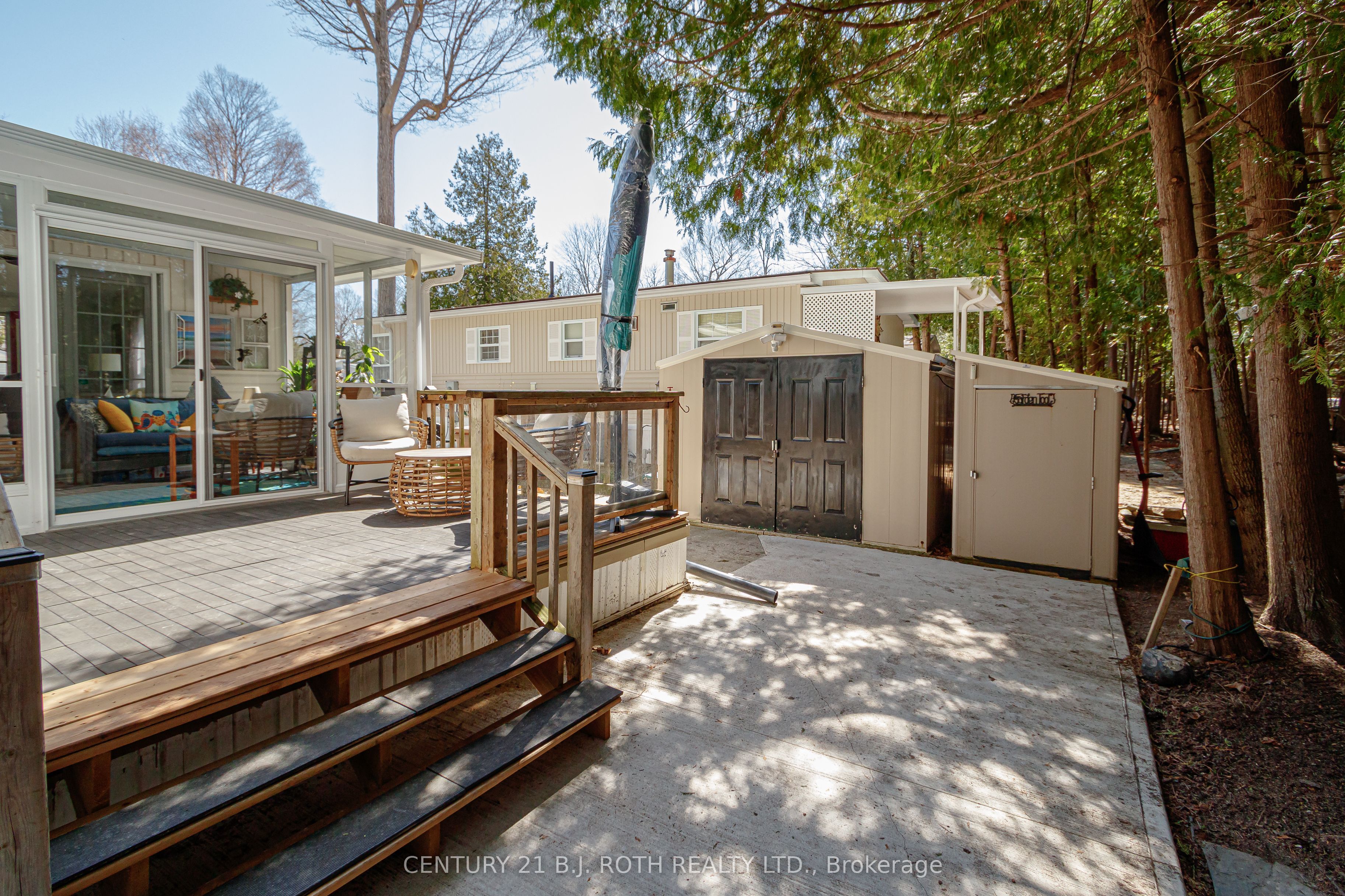 27 The Boardwalk, Wasaga Beach, ON L9Z 3A8