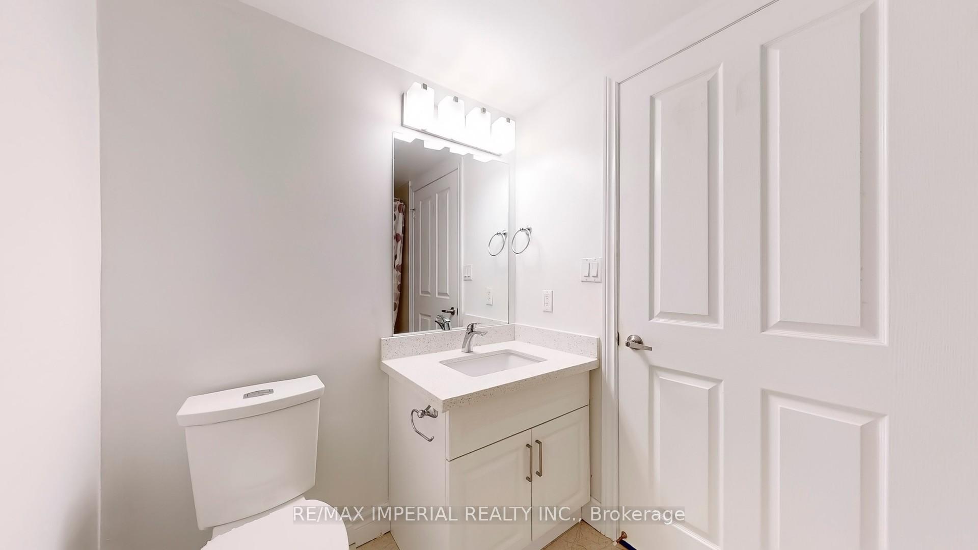 3 Bedrooms Condo at 18 Hollywood, Toronto For sale