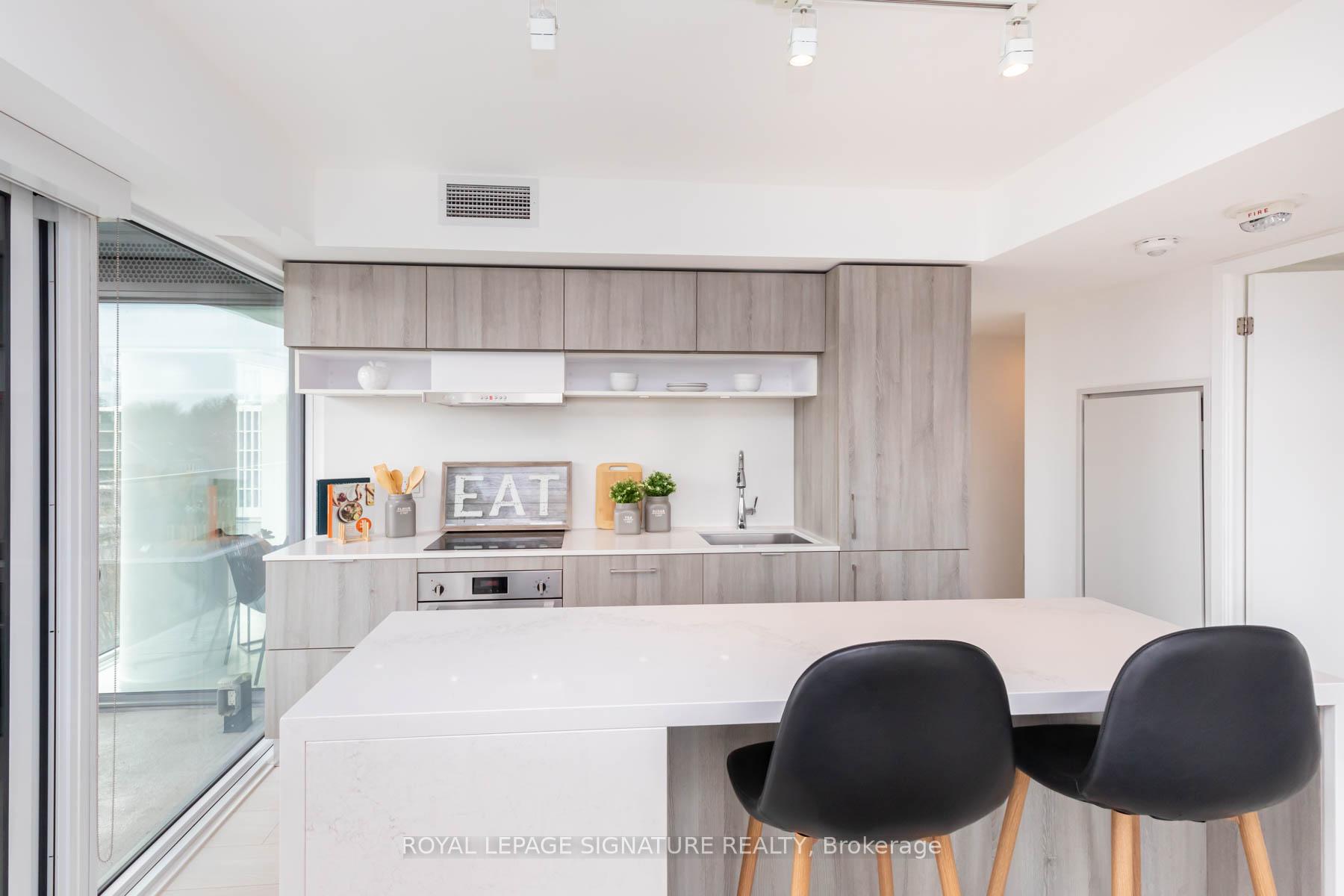 2 Bedrooms Condo at 8 Hillsdale, Toronto For sale