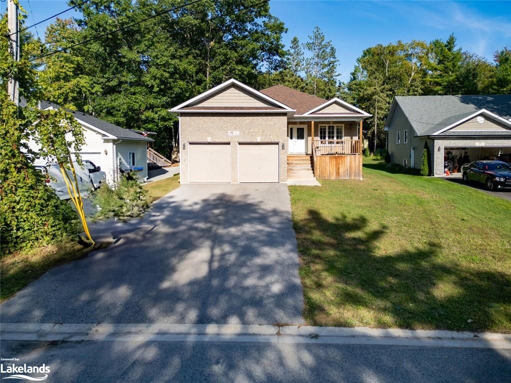 81 52ND Street Wasaga Beach Ontario L9Z 1Y1