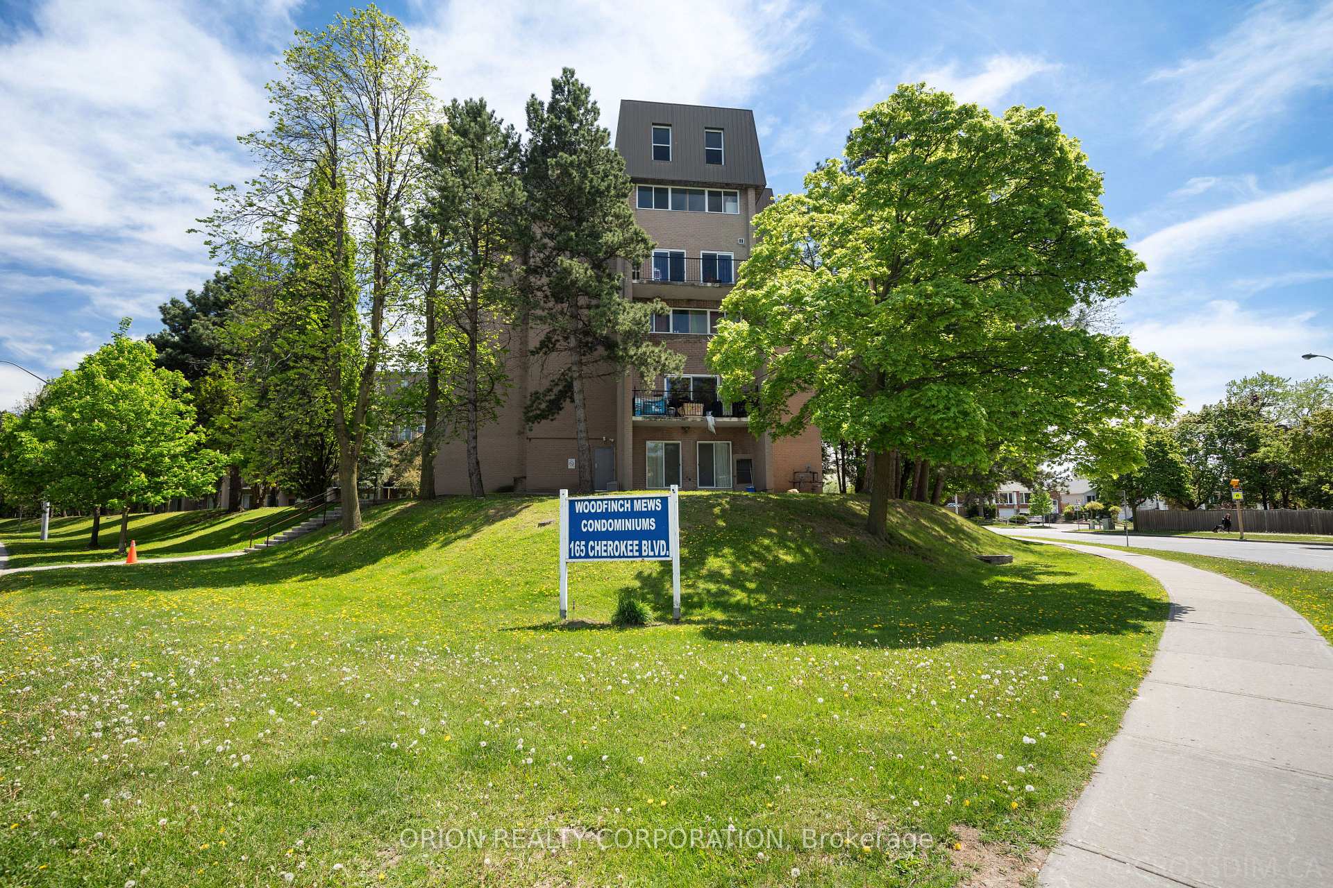 4 Bedrooms Condo at 165 Cherokee, Toronto For sale
