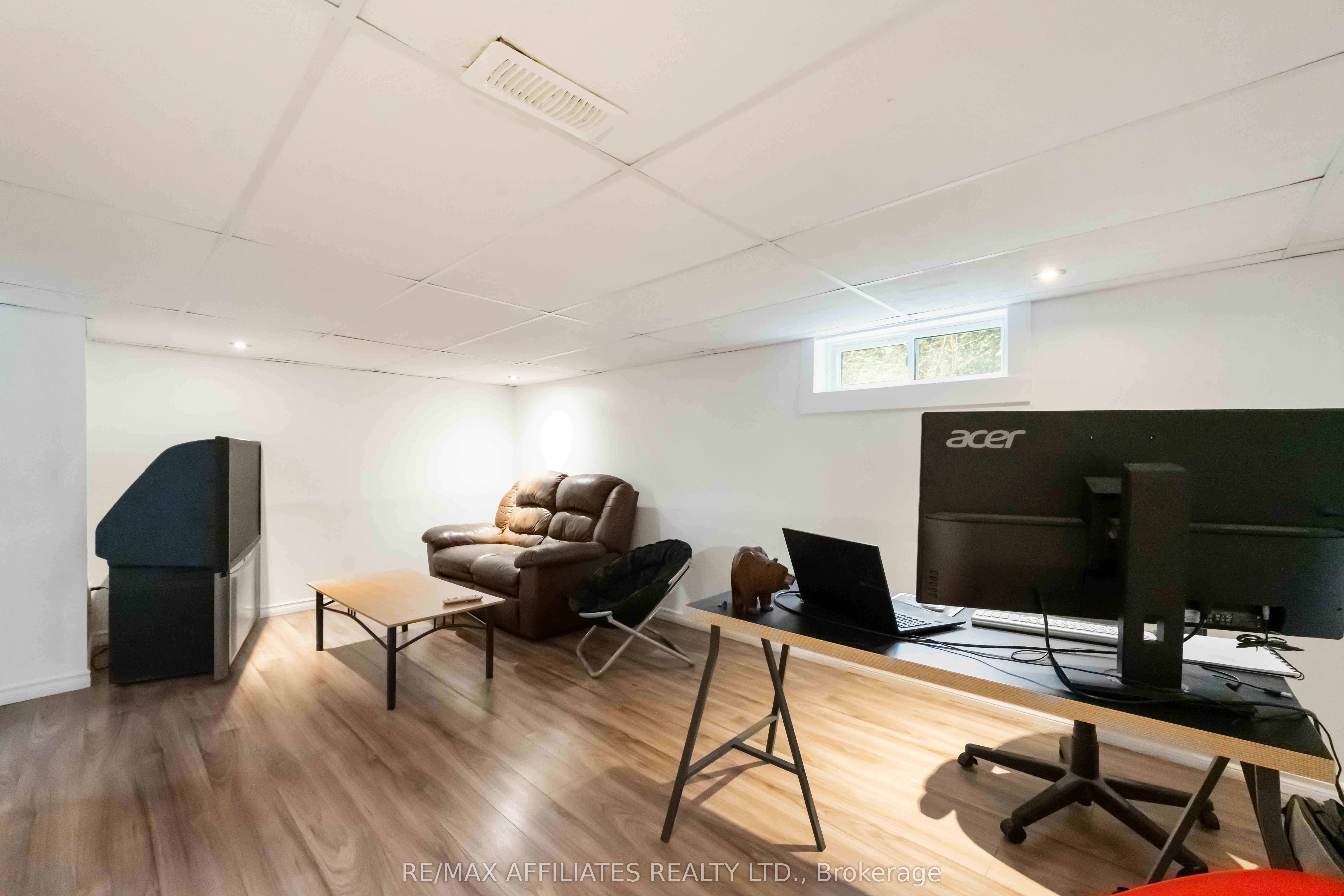 2 Teakwood Court