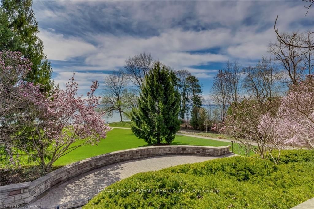 4306 Lakeshore Road
